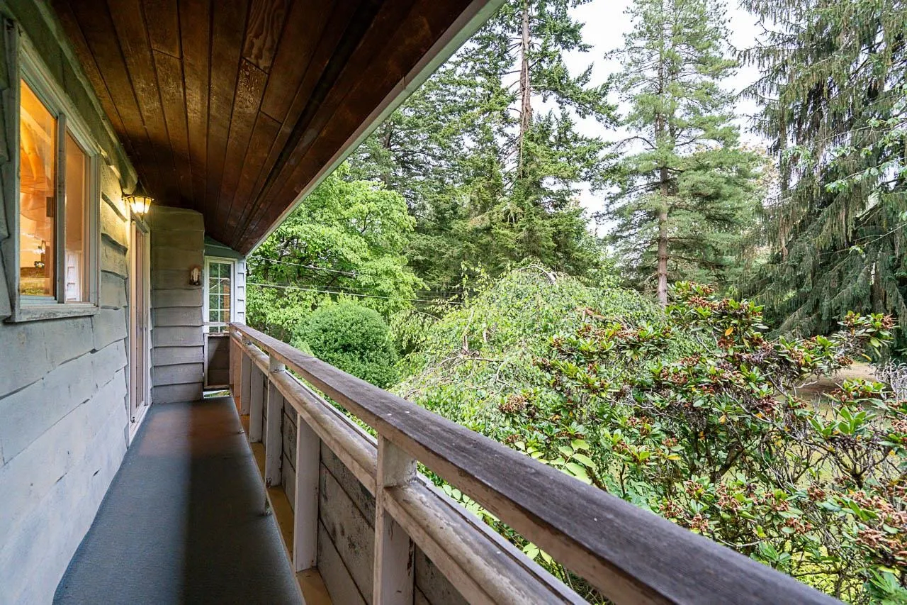 20088 Fernridge Crescent