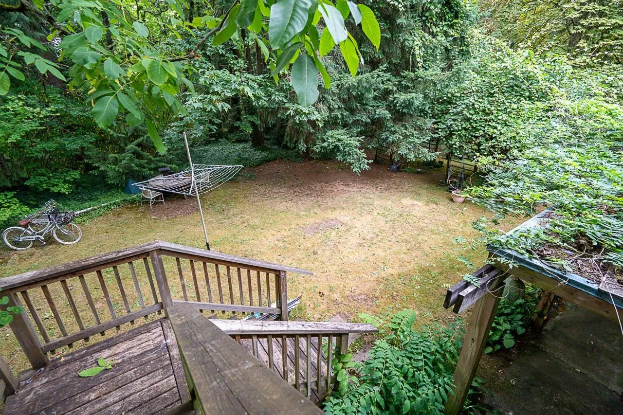 20088 Fernridge Crescent