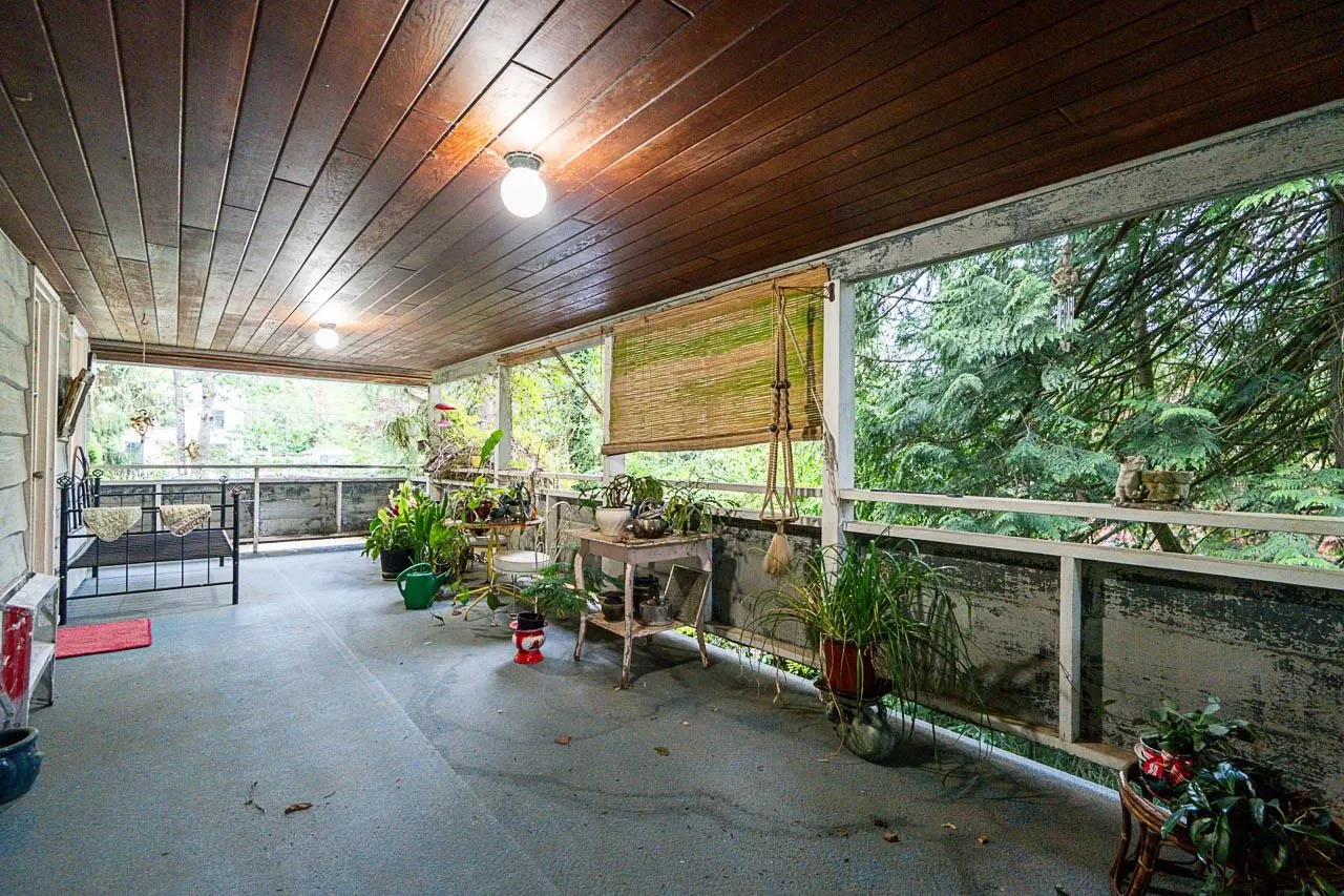 20088 Fernridge Crescent