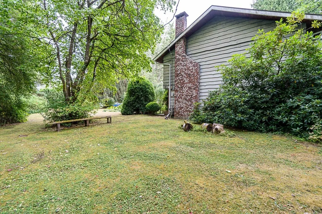 20088 Fernridge Crescent