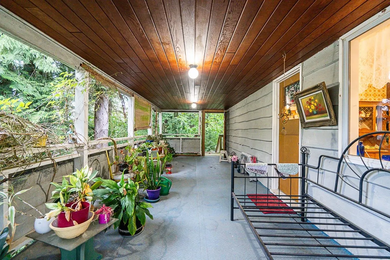 20088 Fernridge Crescent