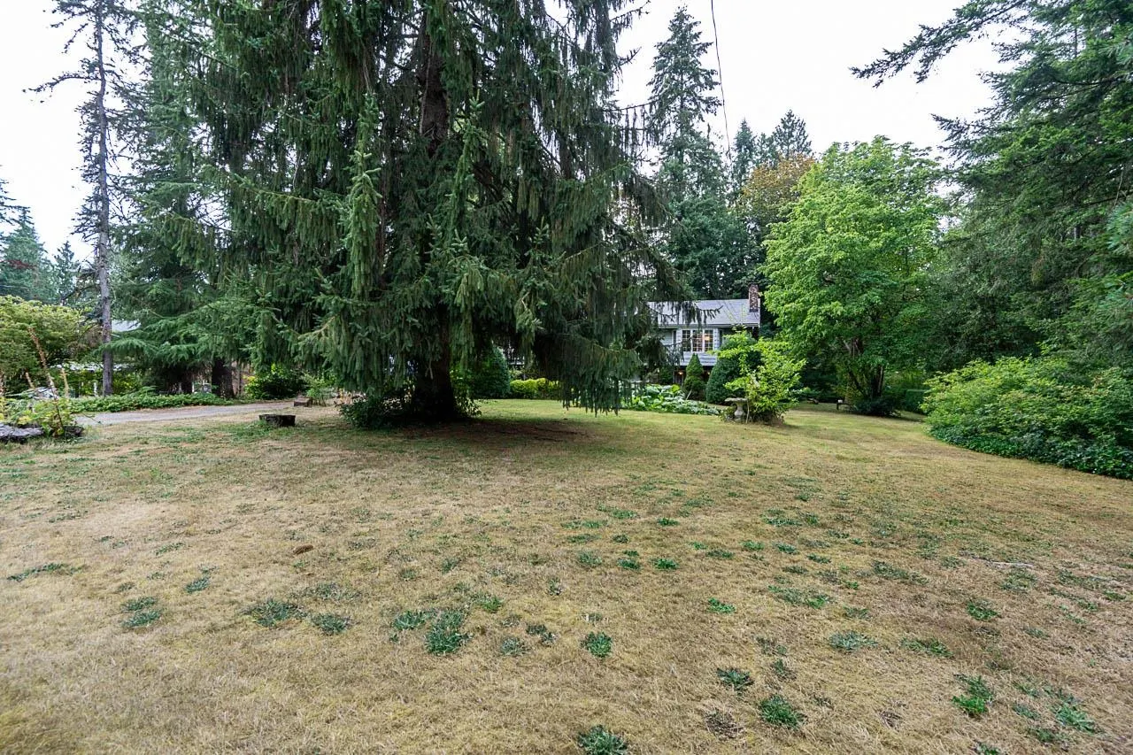 20088 Fernridge Crescent