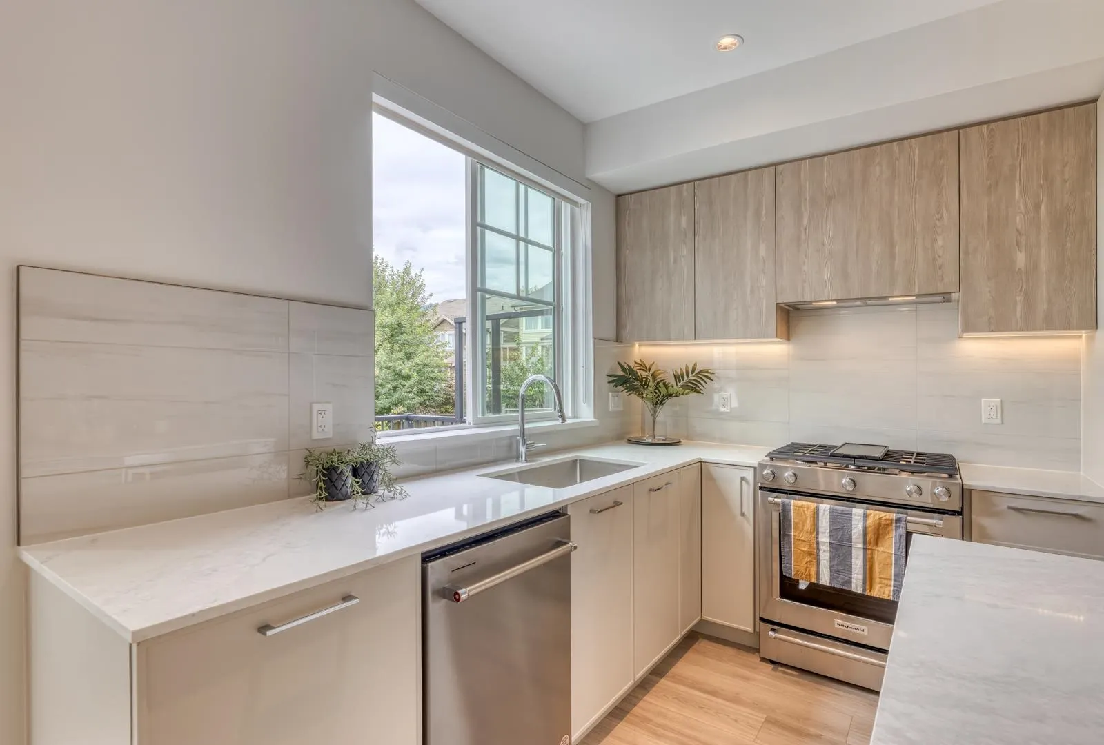 3421 Queenston Avenue #104