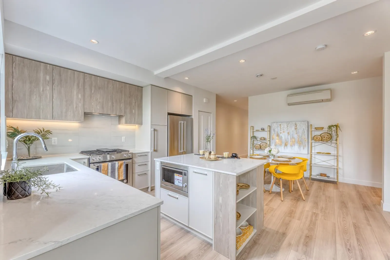 3421 Queenston Avenue #104