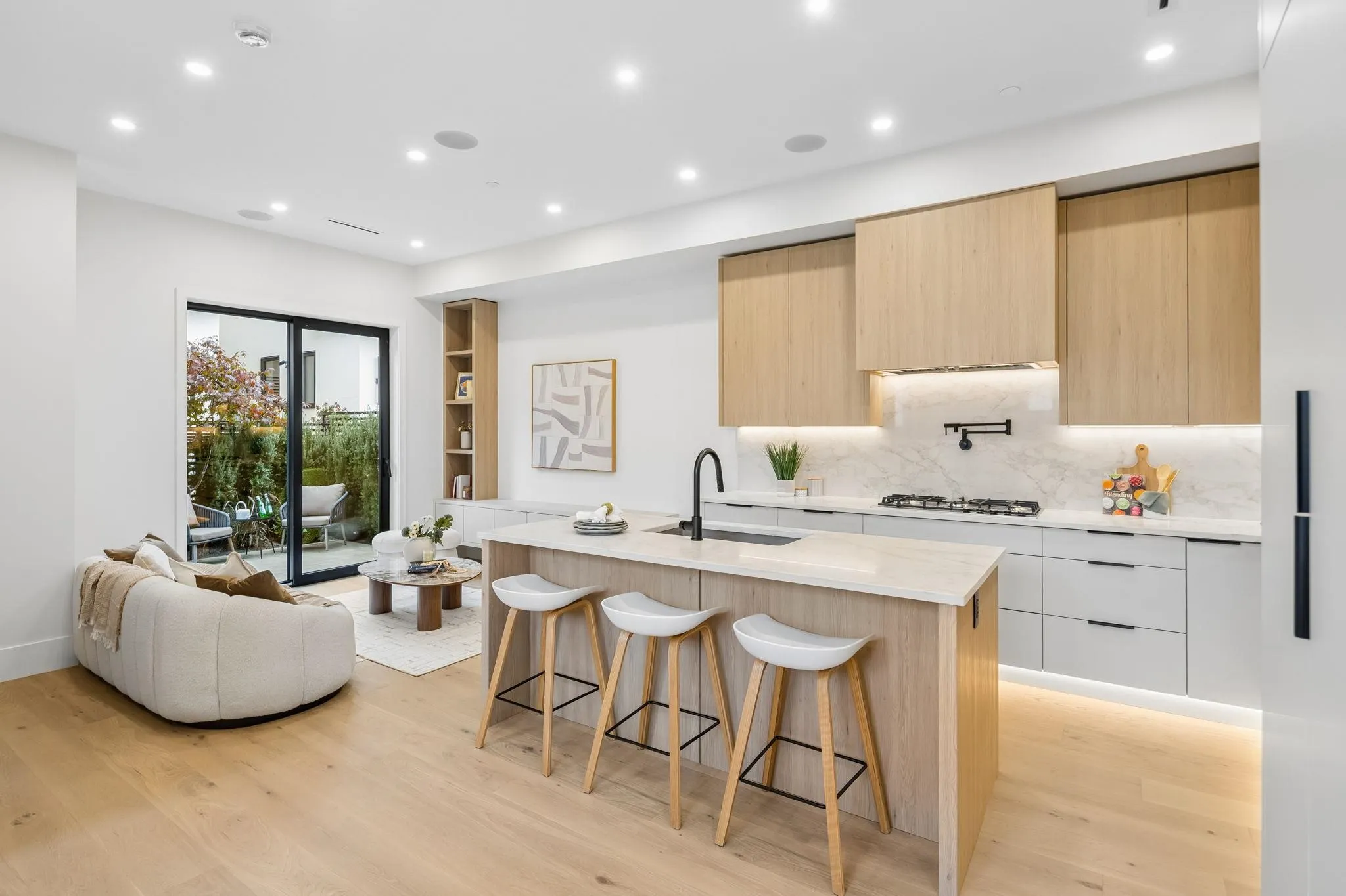 932 W 57th Street