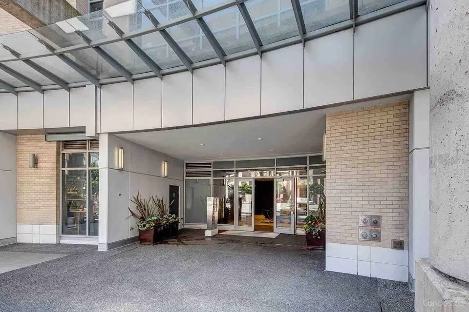 188 Keefer Place #3505