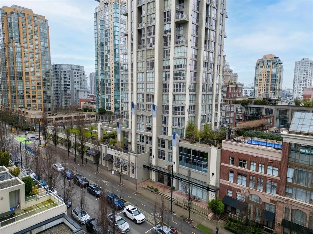 1238 Richards Street #1808