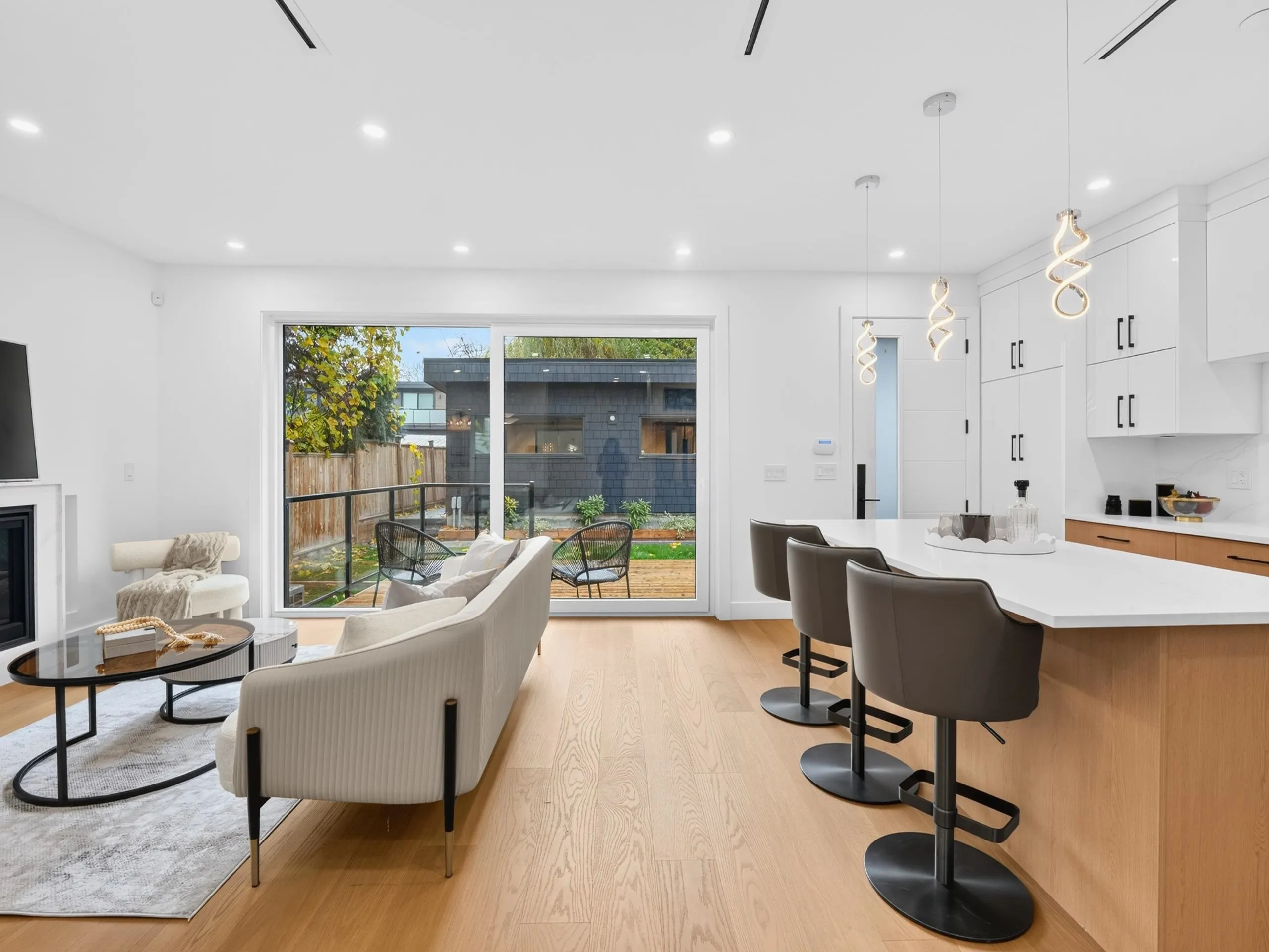 950 W 17th Avenue #2