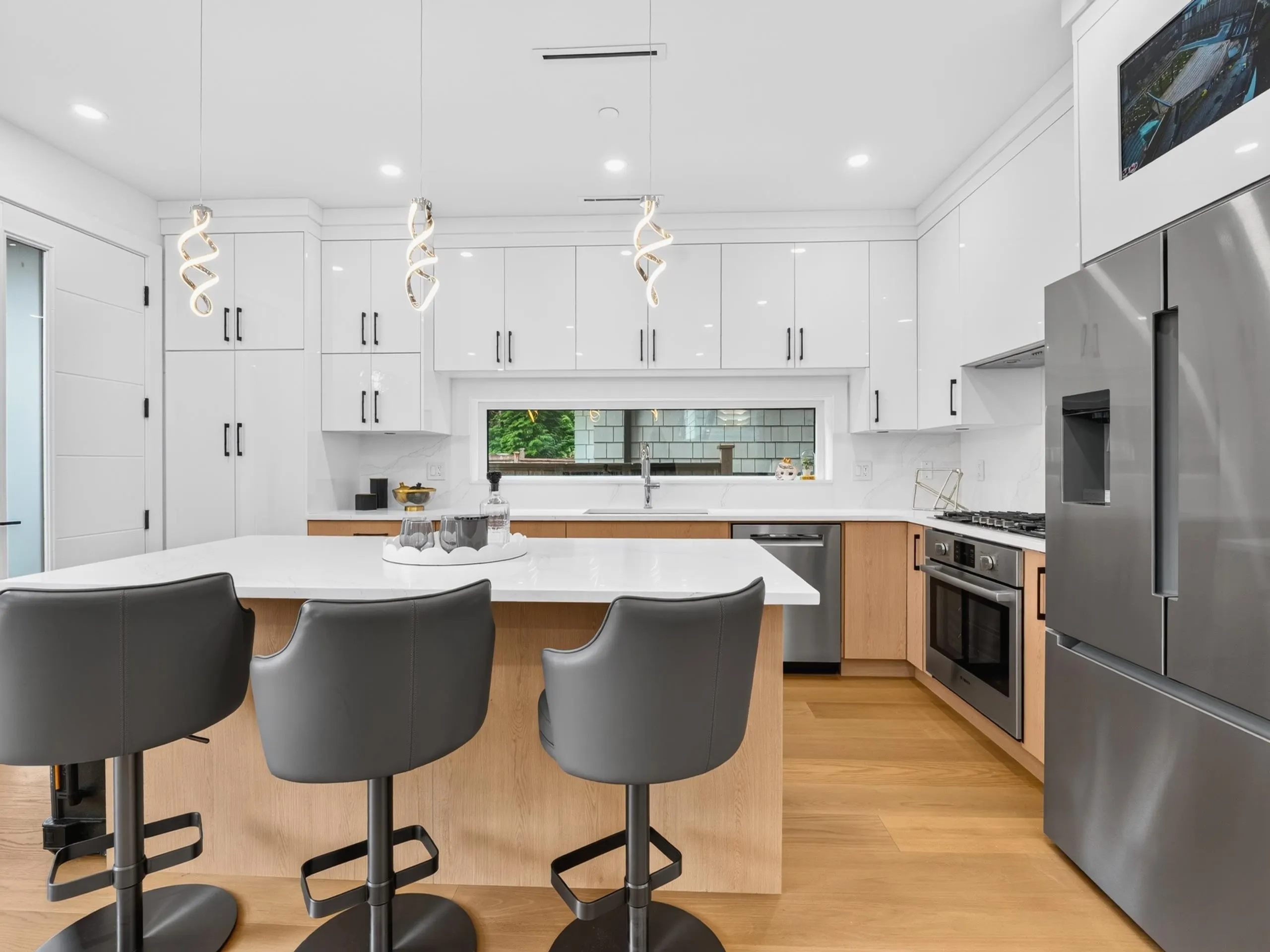 950 W 17th Avenue #2