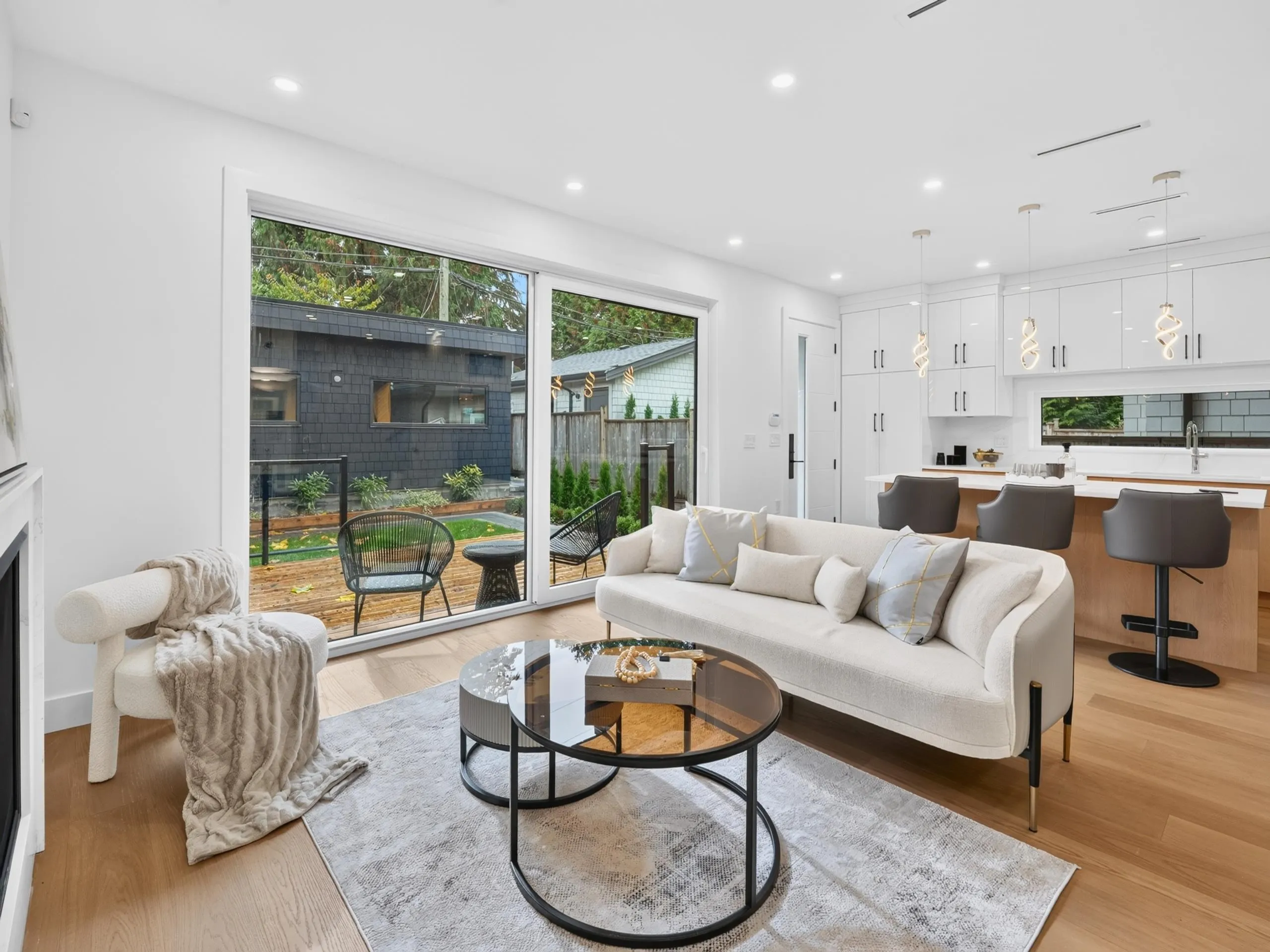 950 W 17th Avenue #2