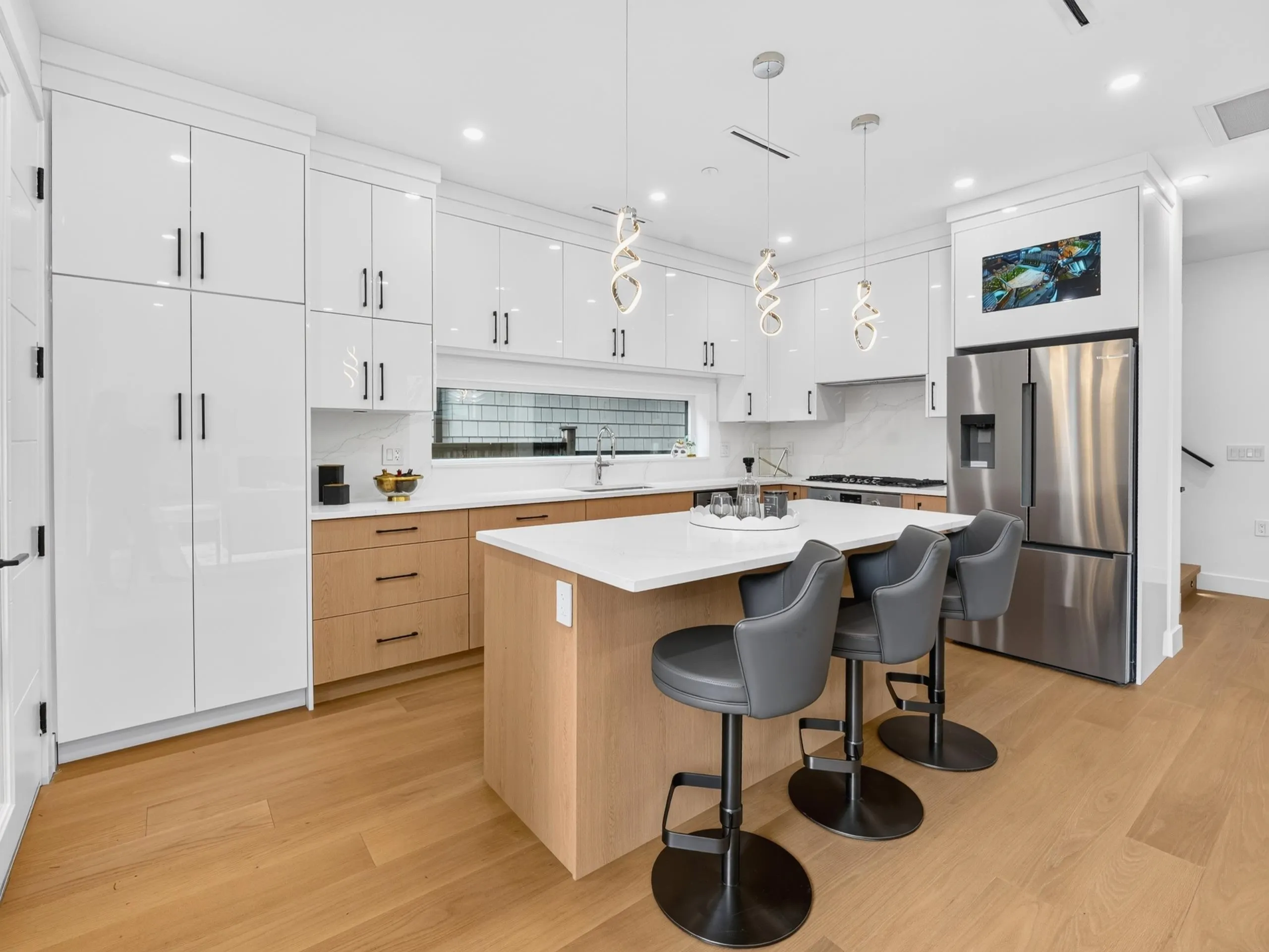 950 W 17th Avenue #2