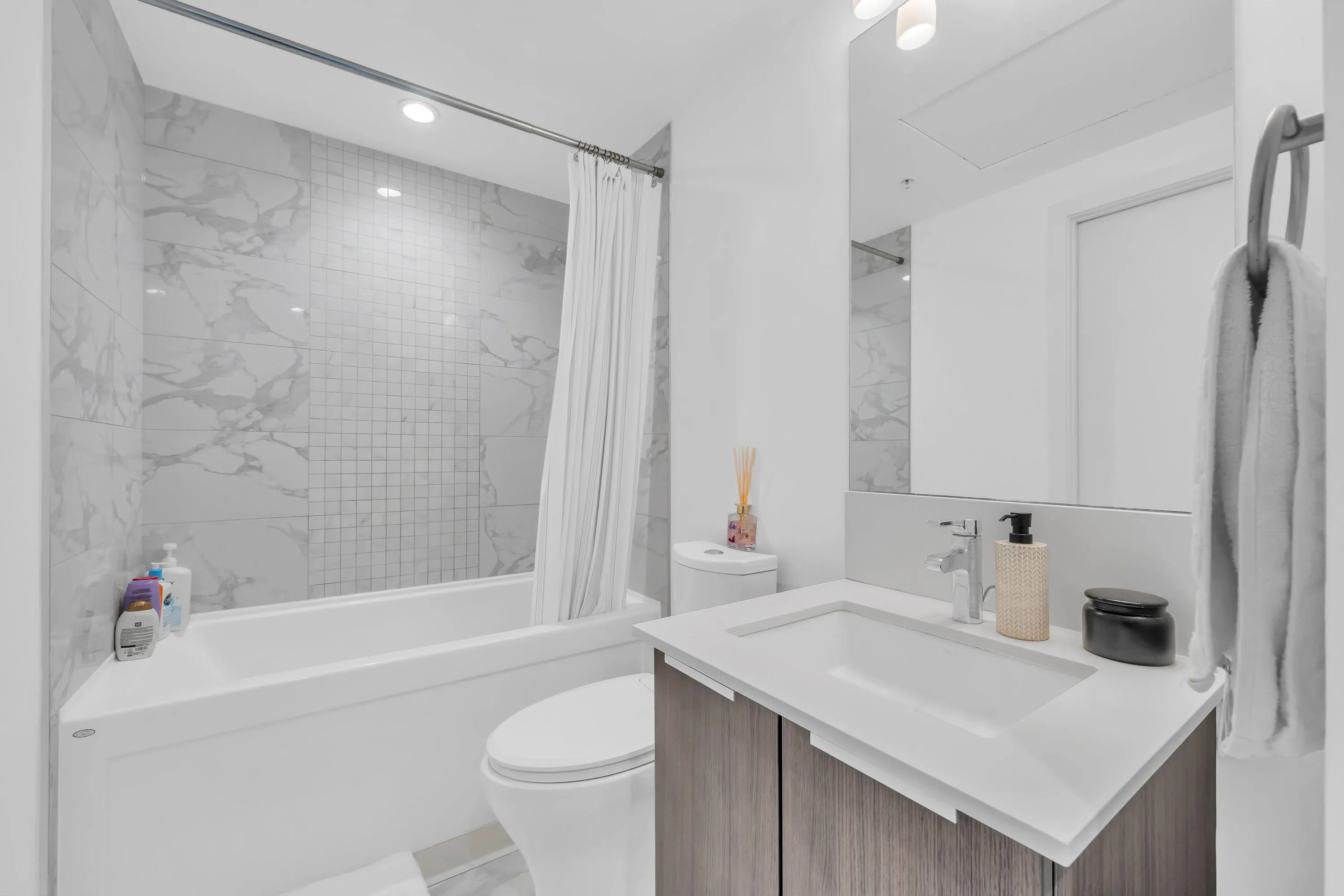 1283 Howe Street #3007