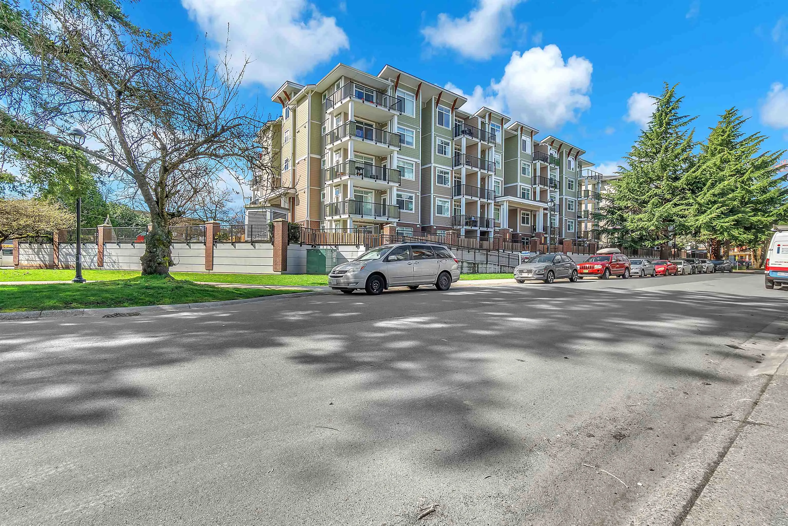 20696 Eastleigh Crescent #410