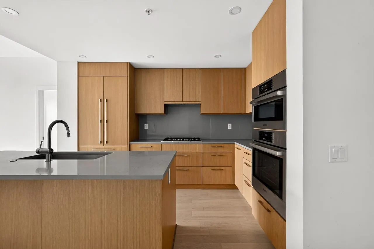 4988 Cambie Street #307
