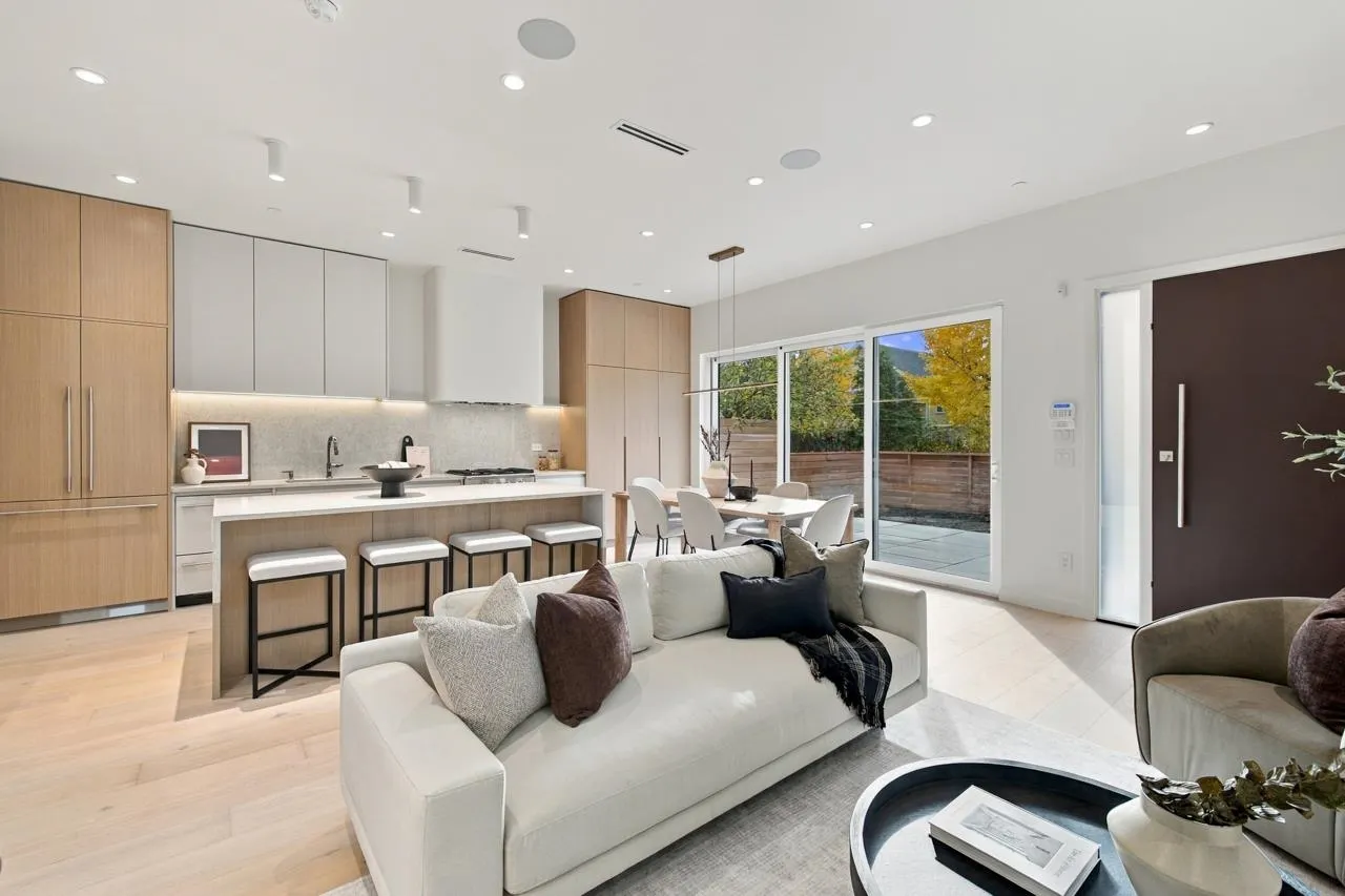 953 E 13th Avenue #1