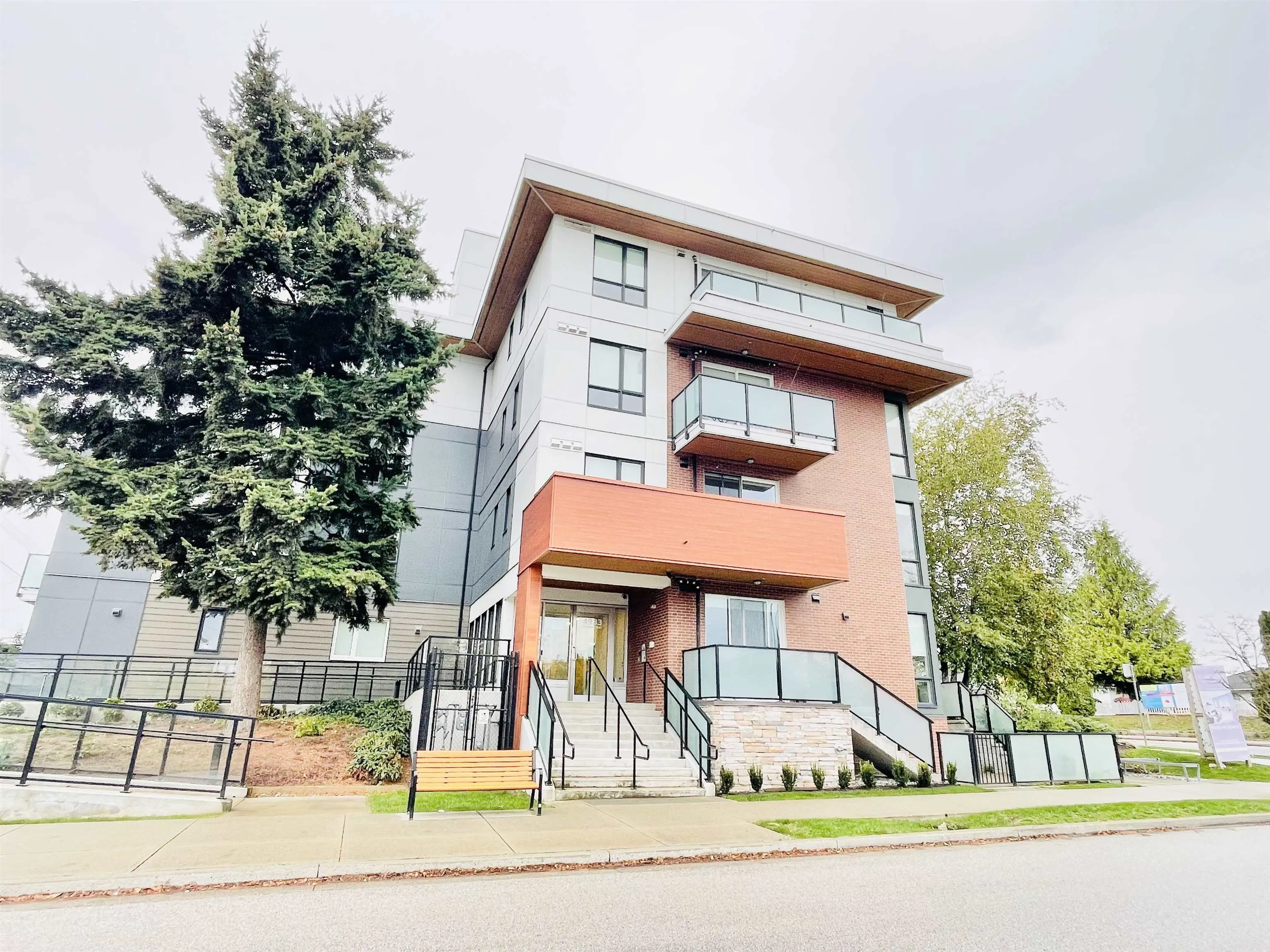 4933 Clarendon Street #211