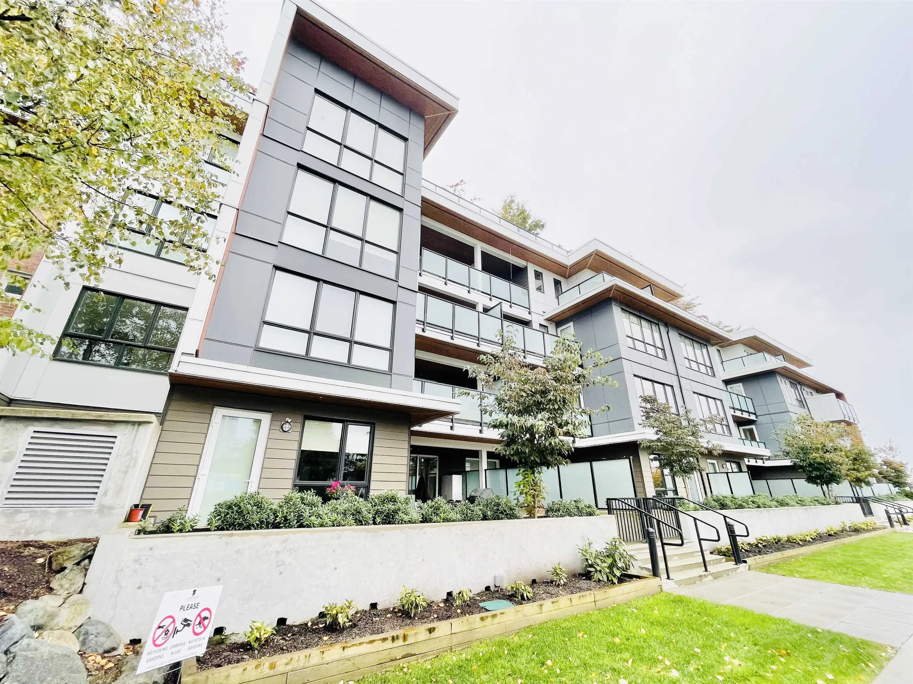 4933 Clarendon Street #211