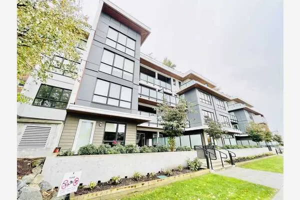 4933 Clarendon Street #211
