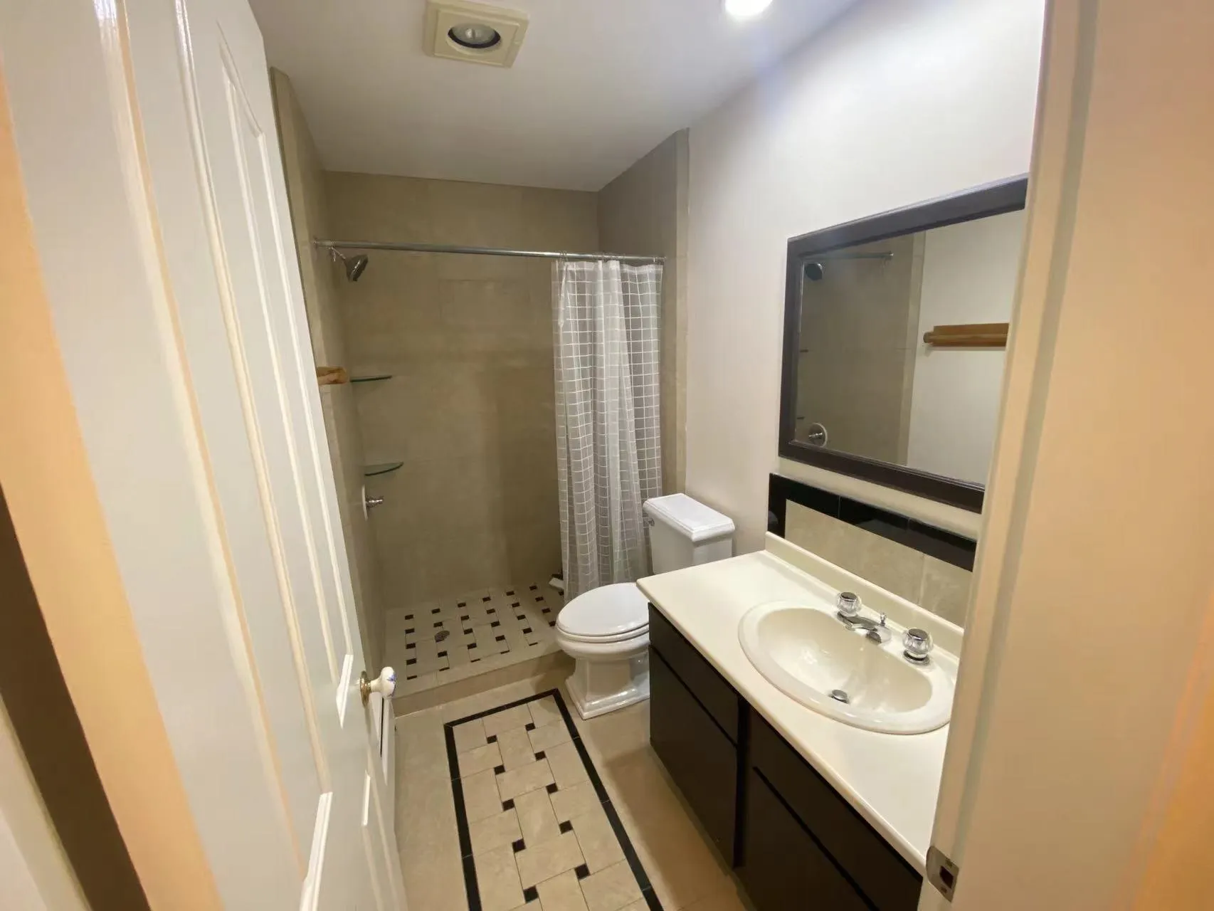 3190 Benbow Rd Street #GARDEN-LEVEL SU