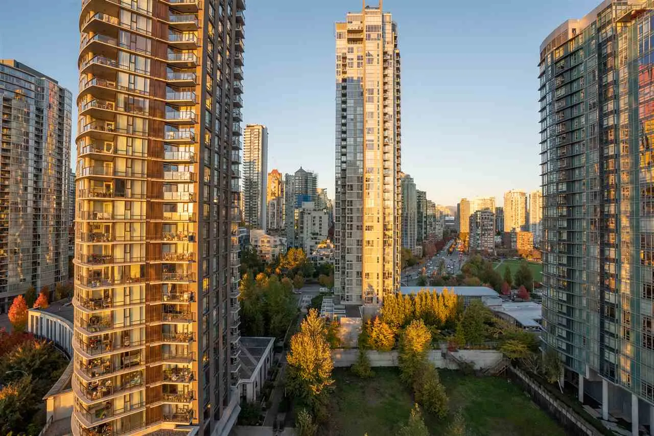 428 Beach Crescent #1803