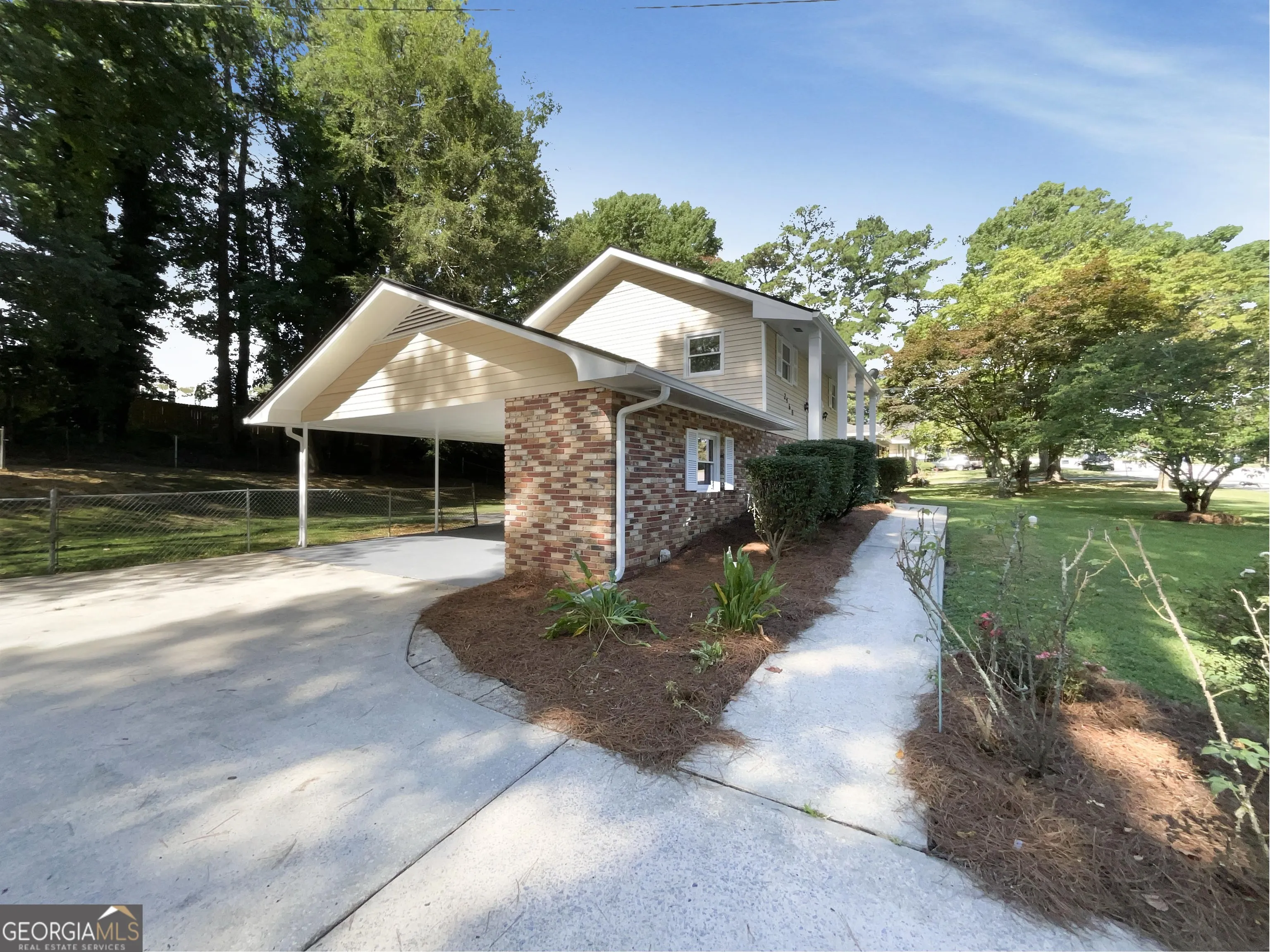 2460 Surrey Trail