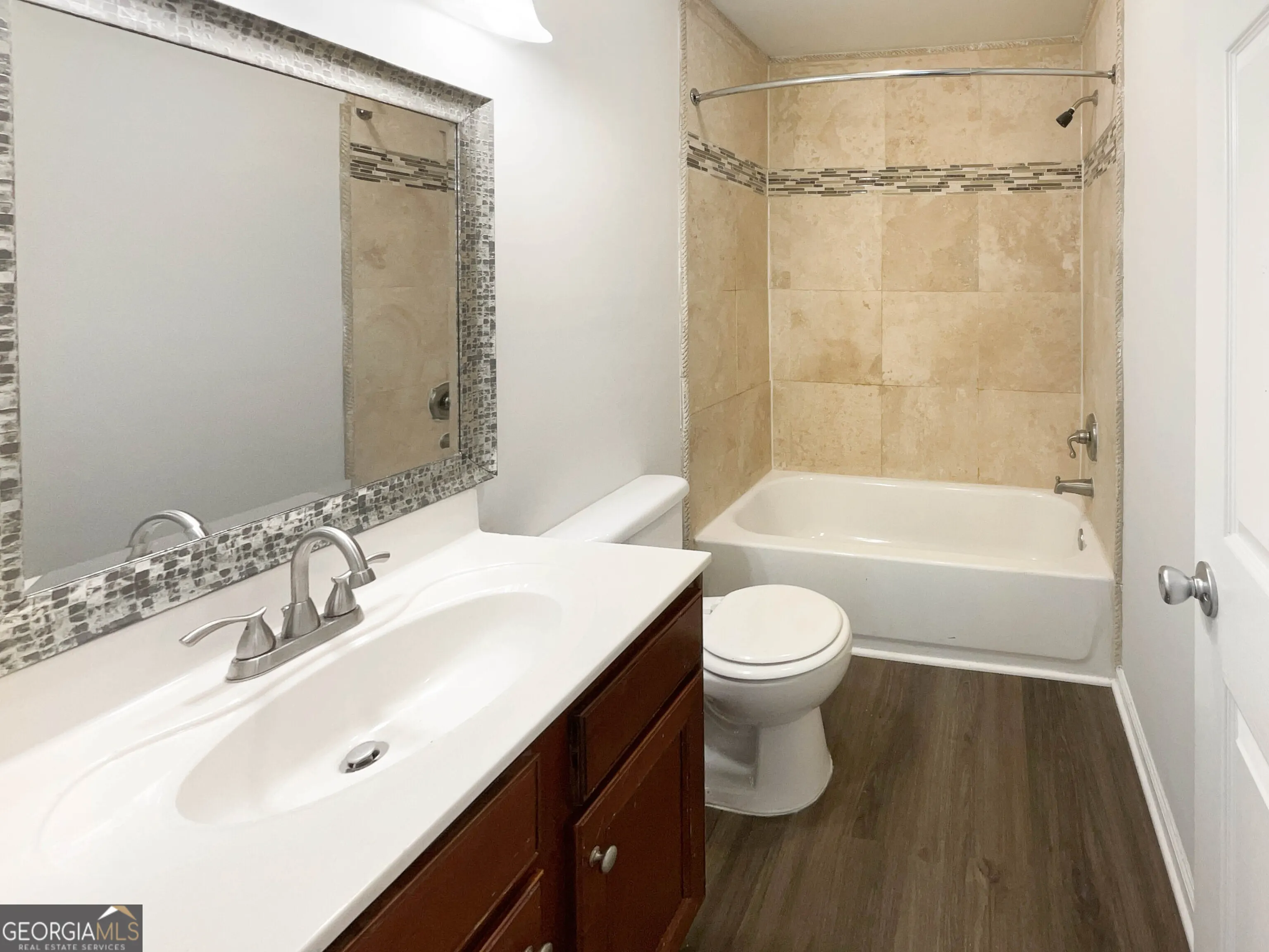 2460 Surrey Trail