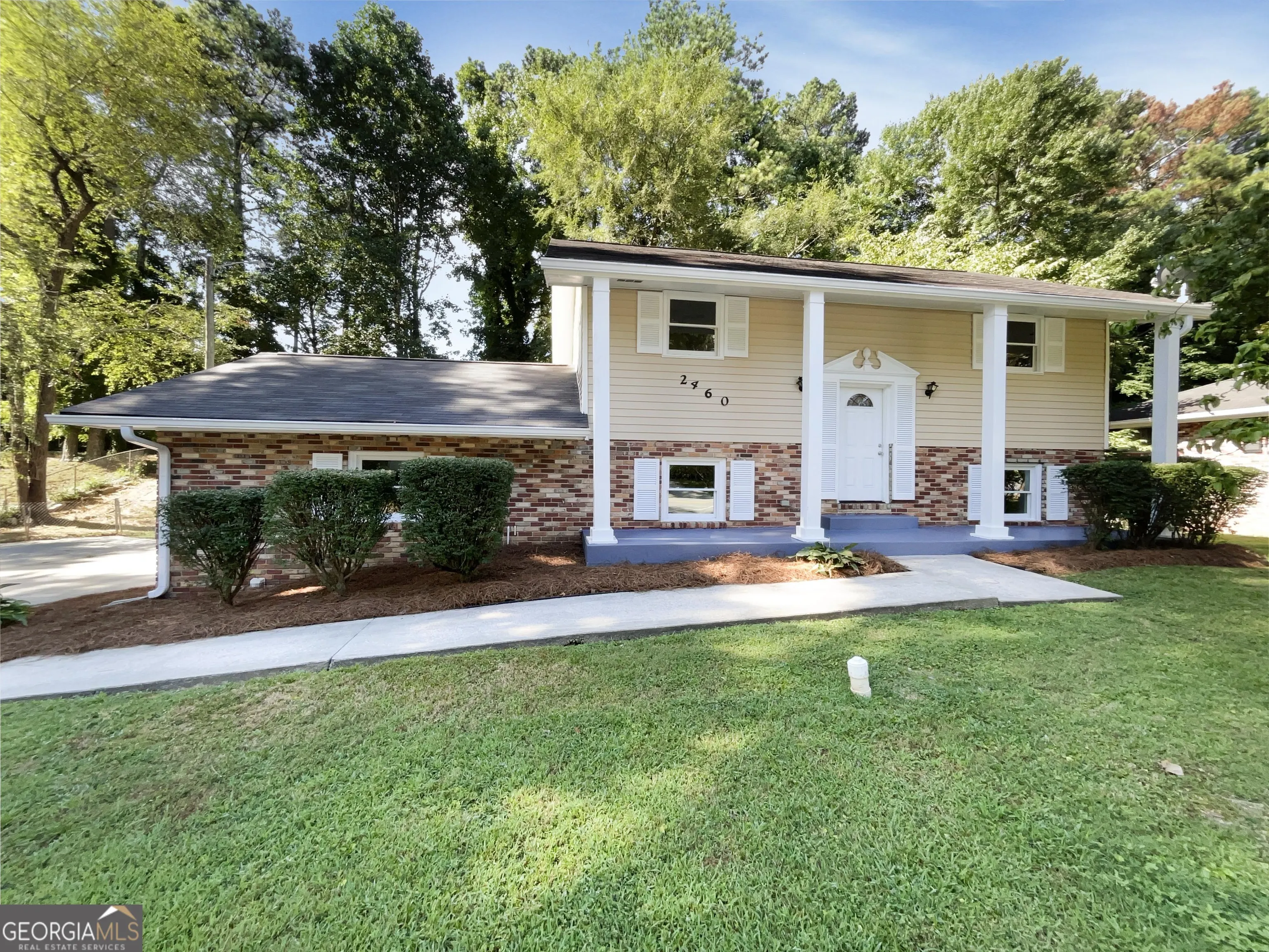 2460 Surrey Trail