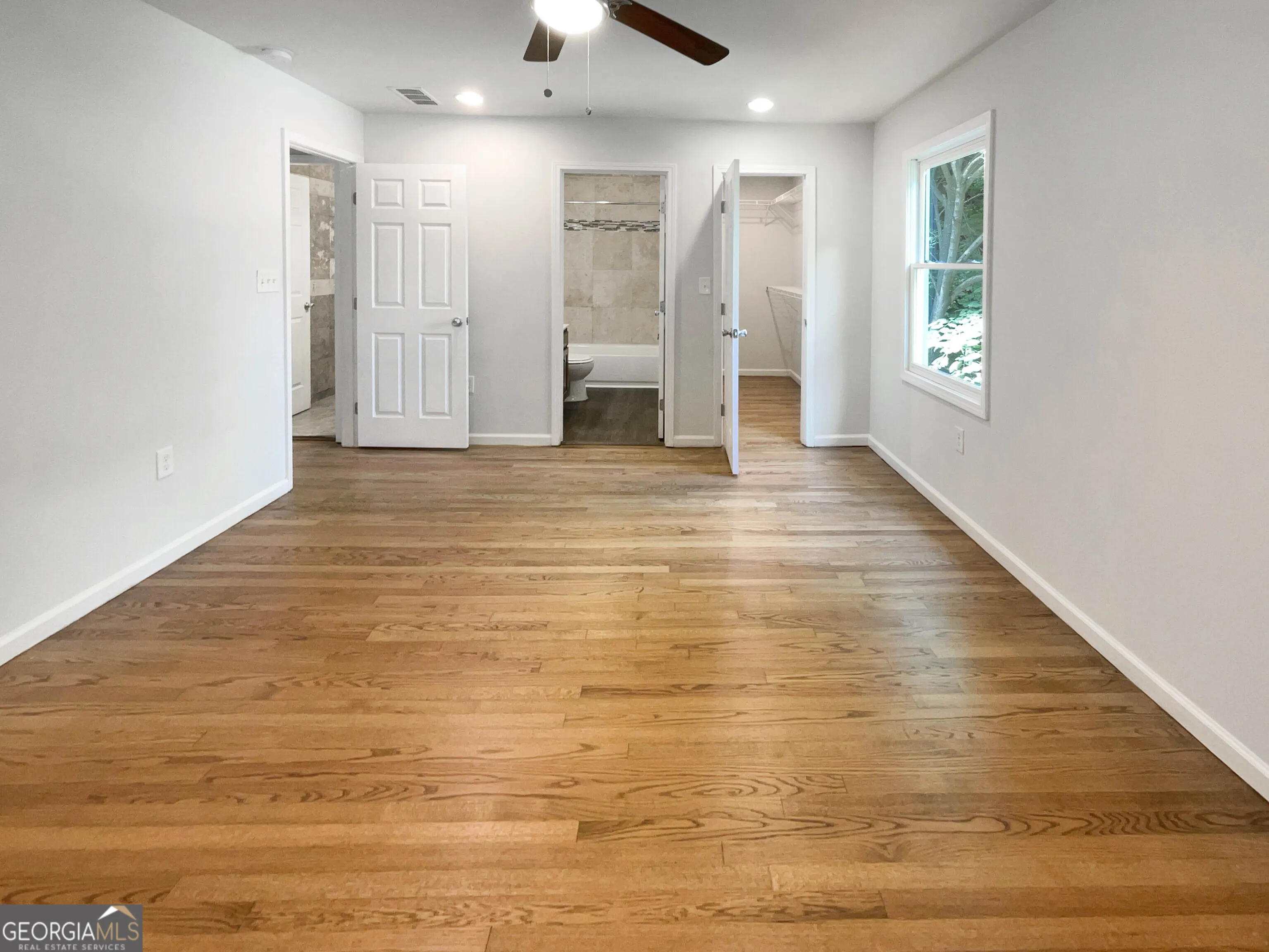 2460 Surrey Trail