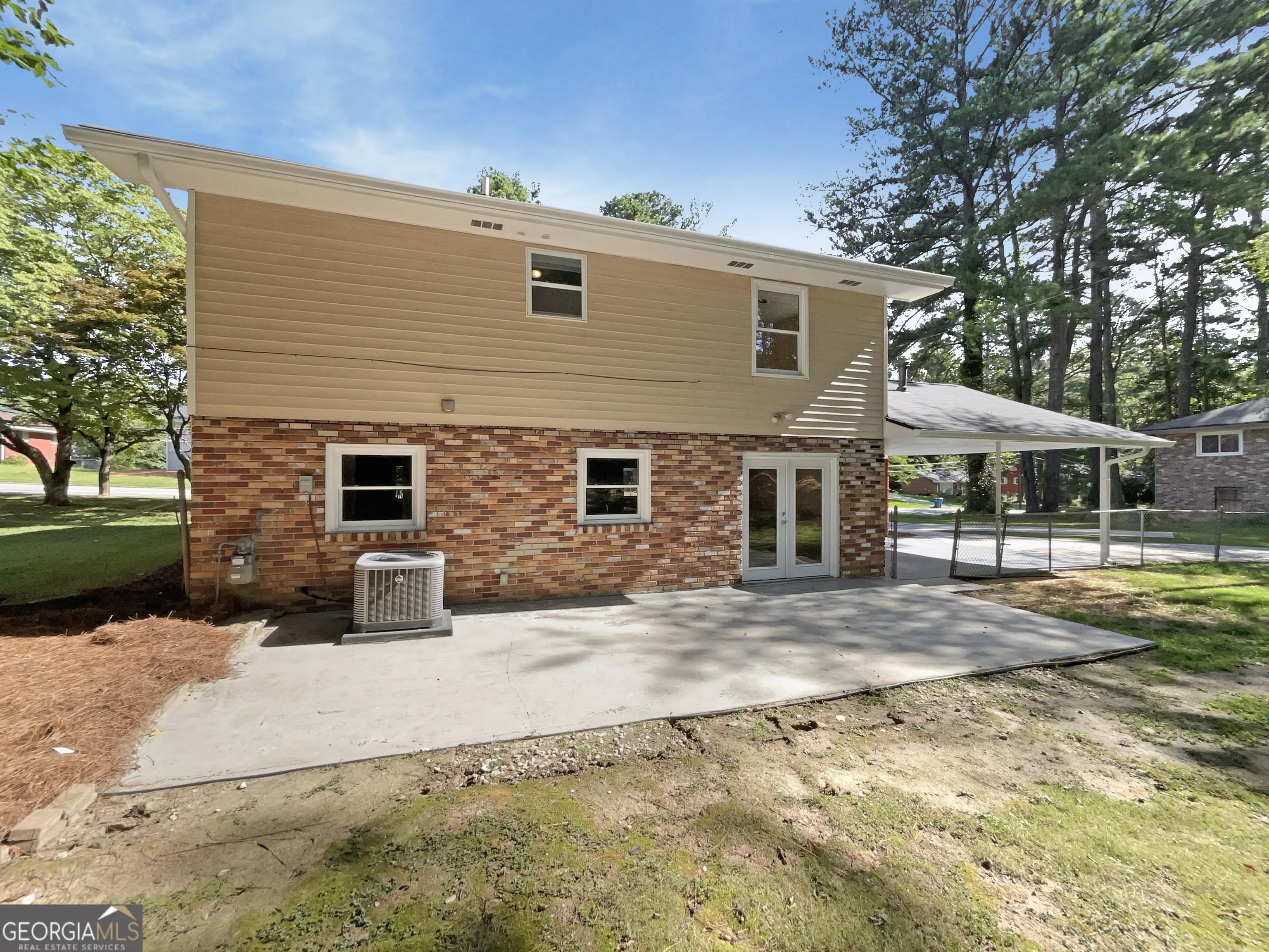 2460 Surrey Trail
