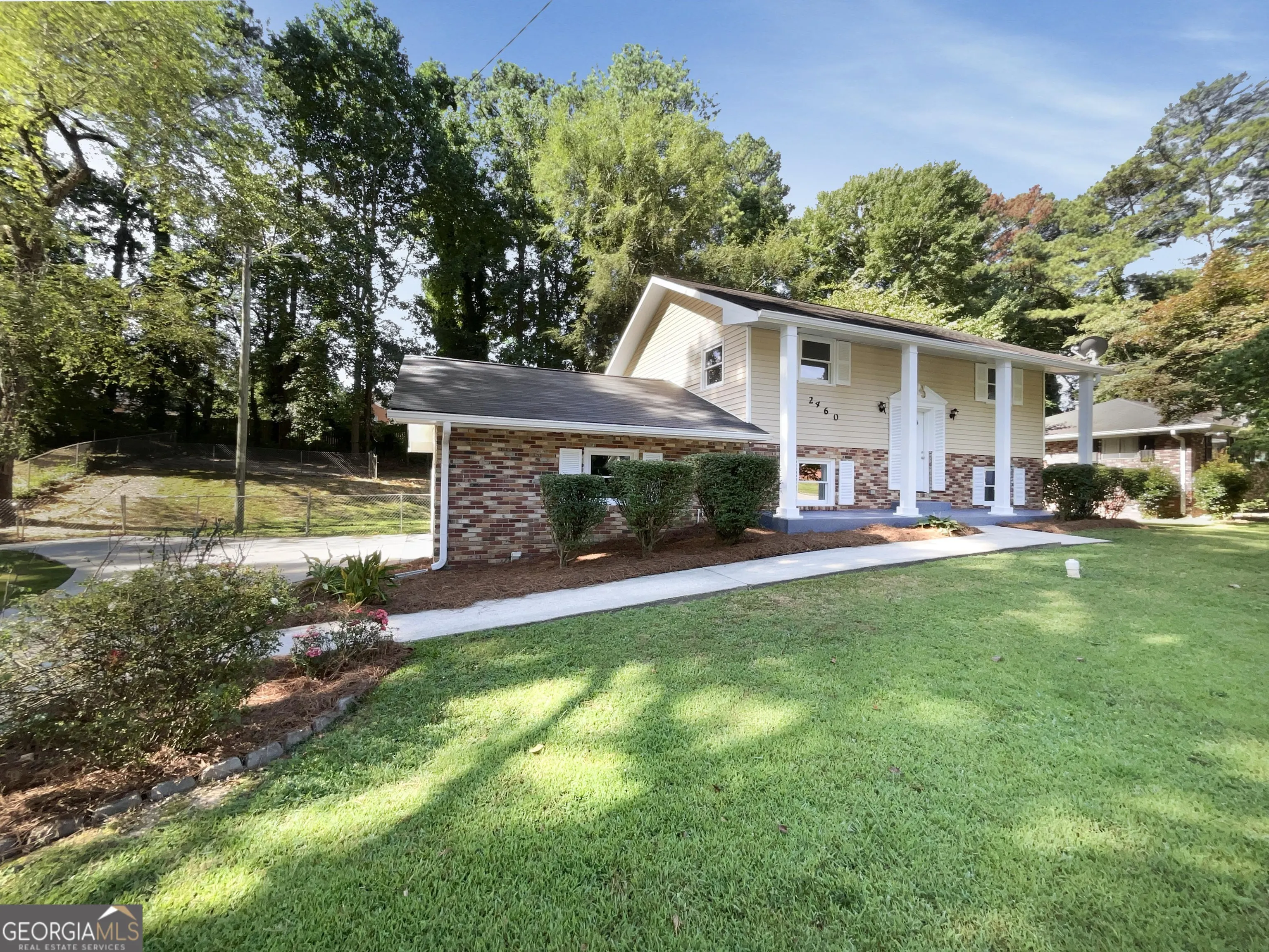 2460 Surrey Trail