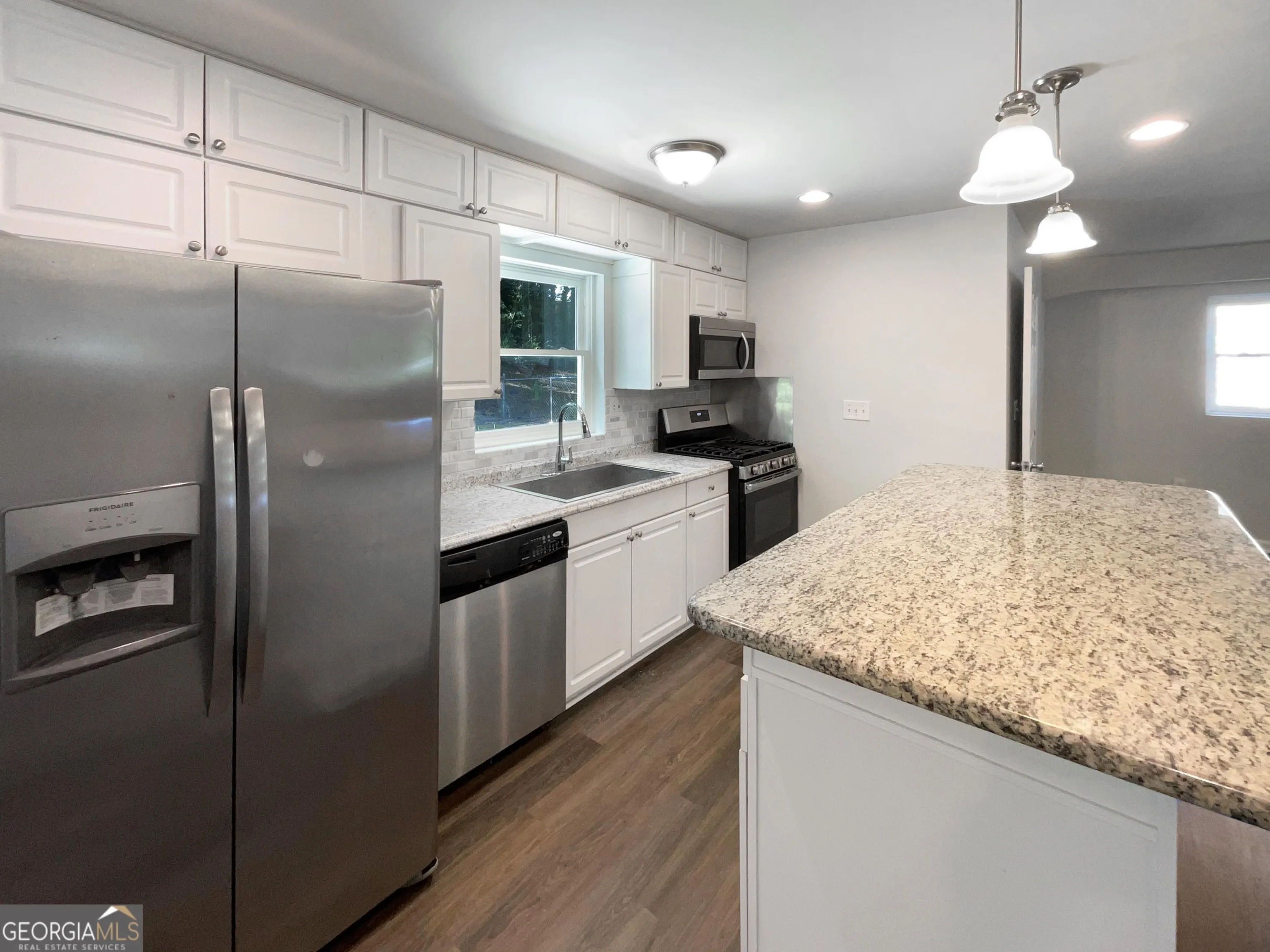 2460 Surrey Trail