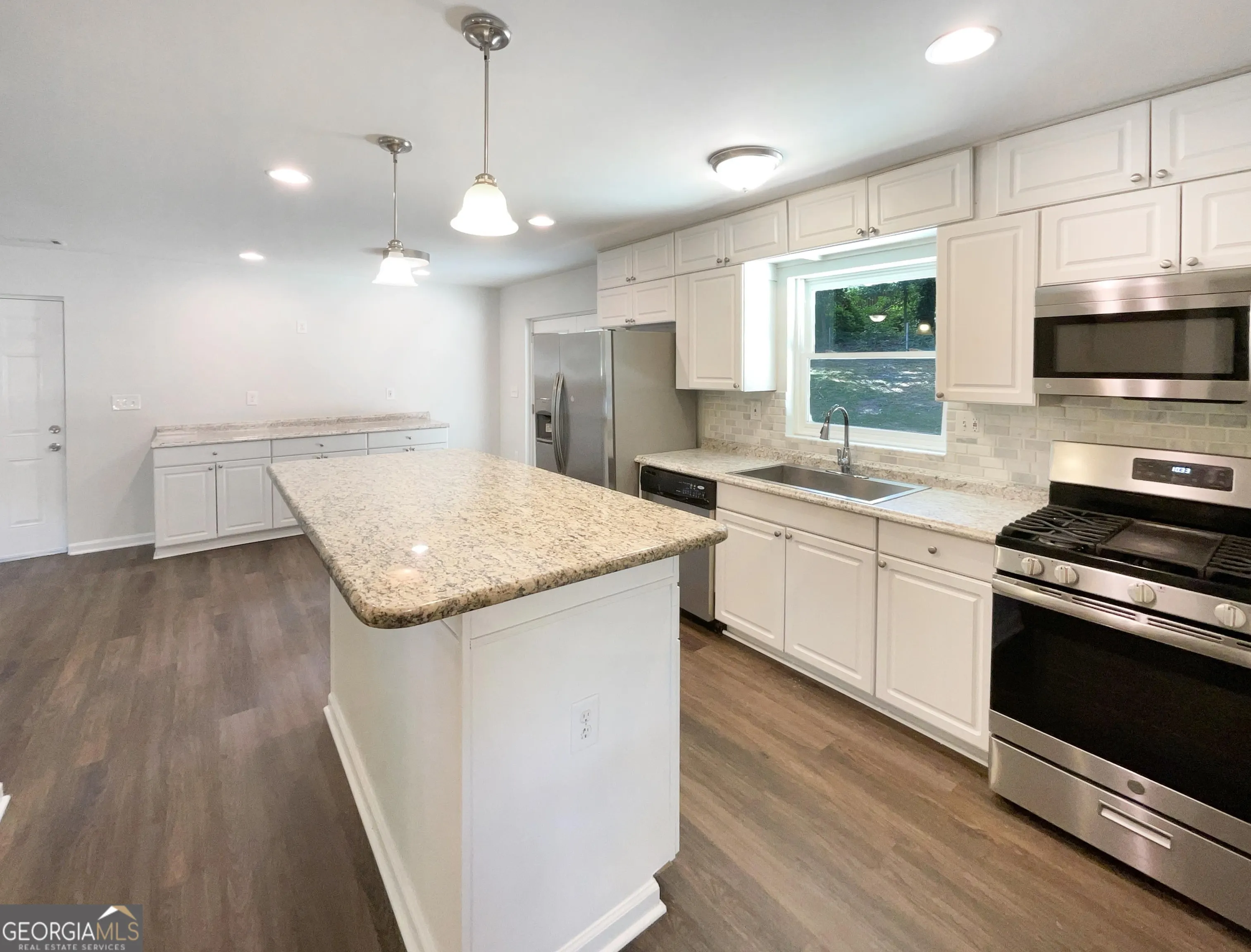2460 Surrey Trail