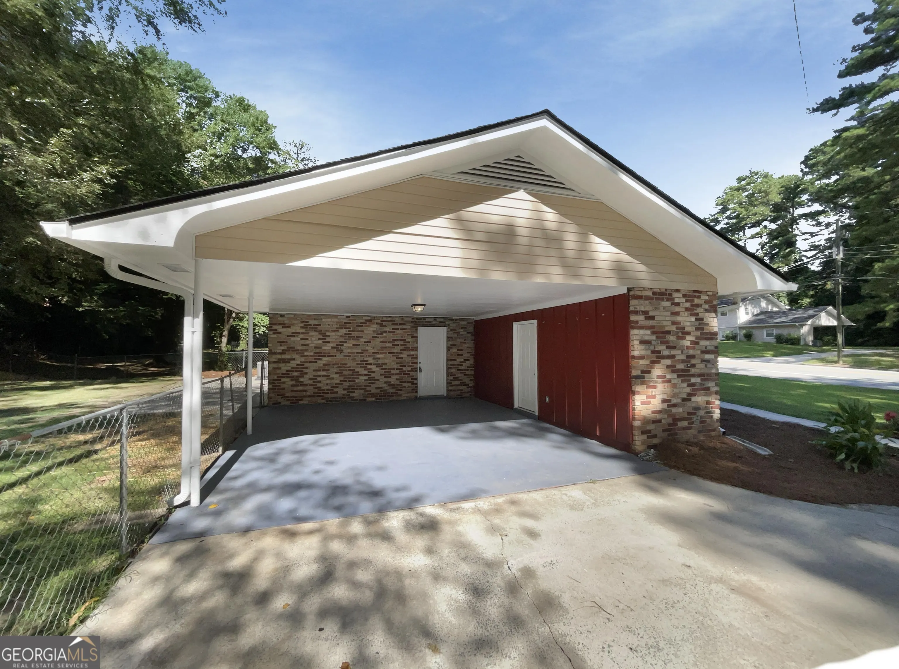 2460 Surrey Trail