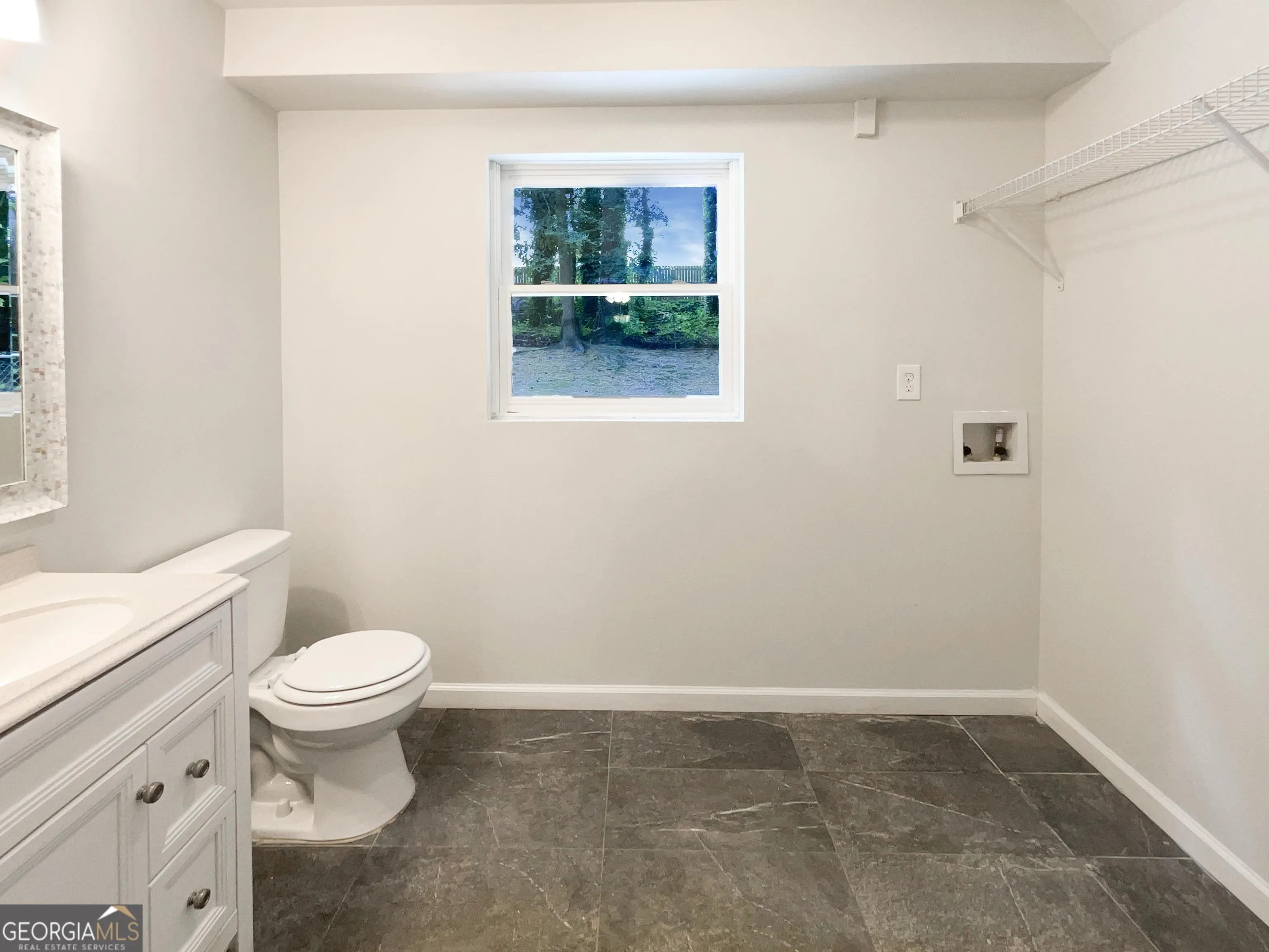 2460 Surrey Trail