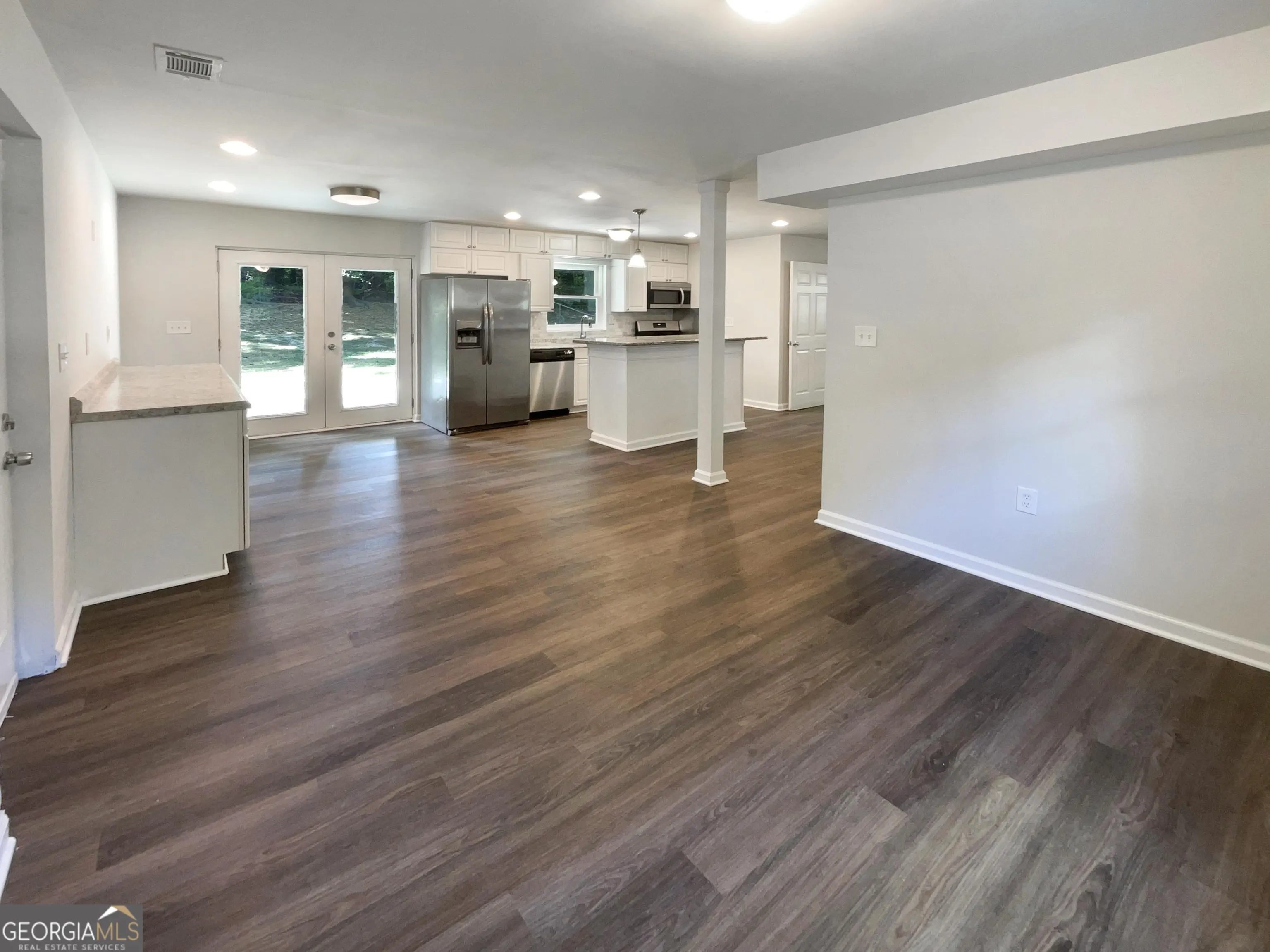 2460 Surrey Trail