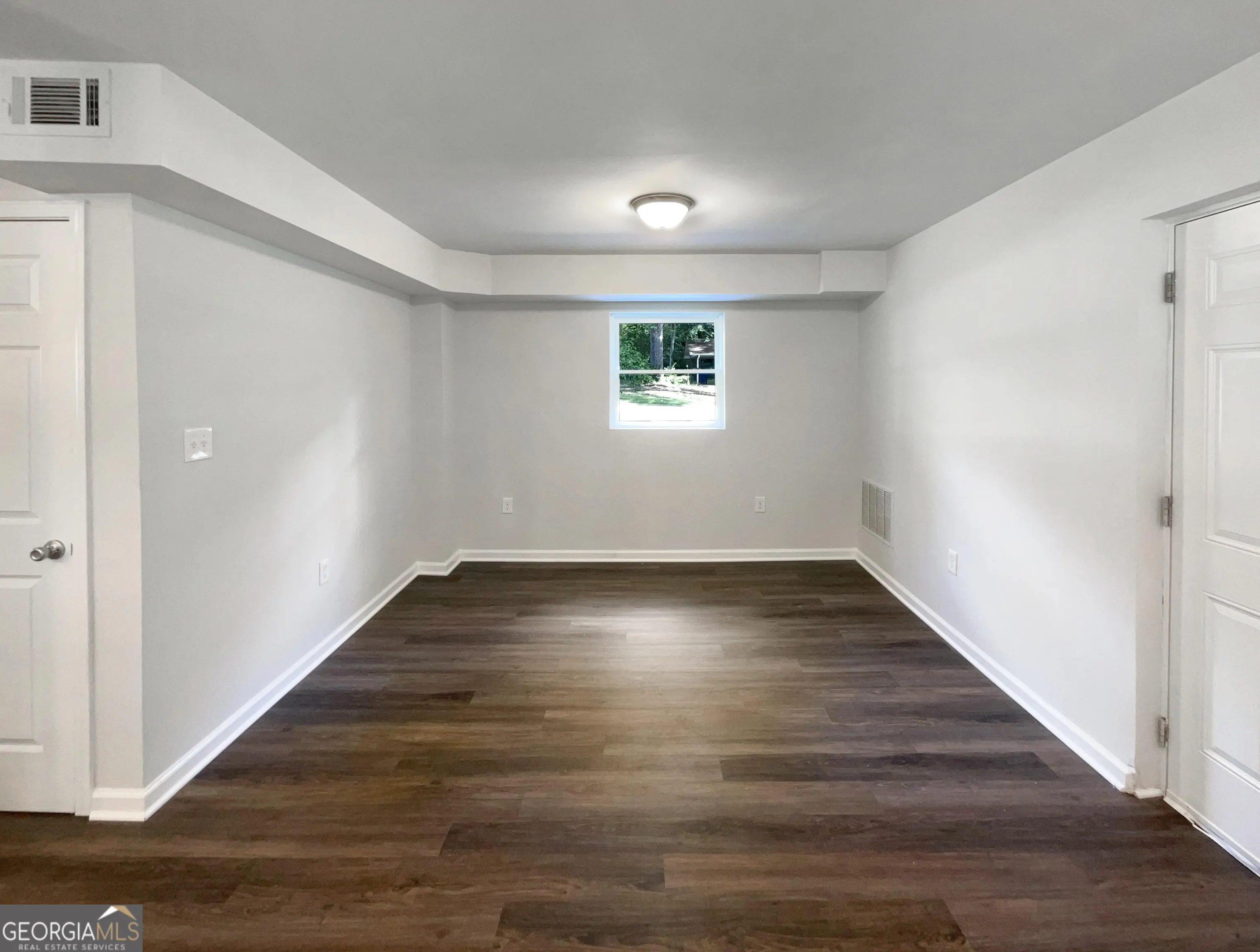 2460 Surrey Trail