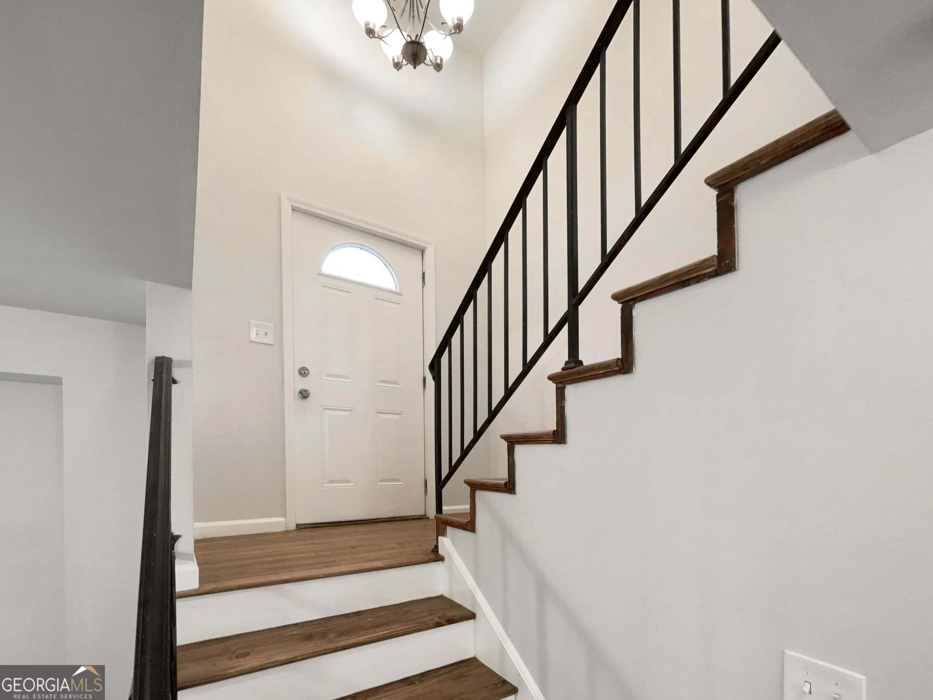 2460 Surrey Trail