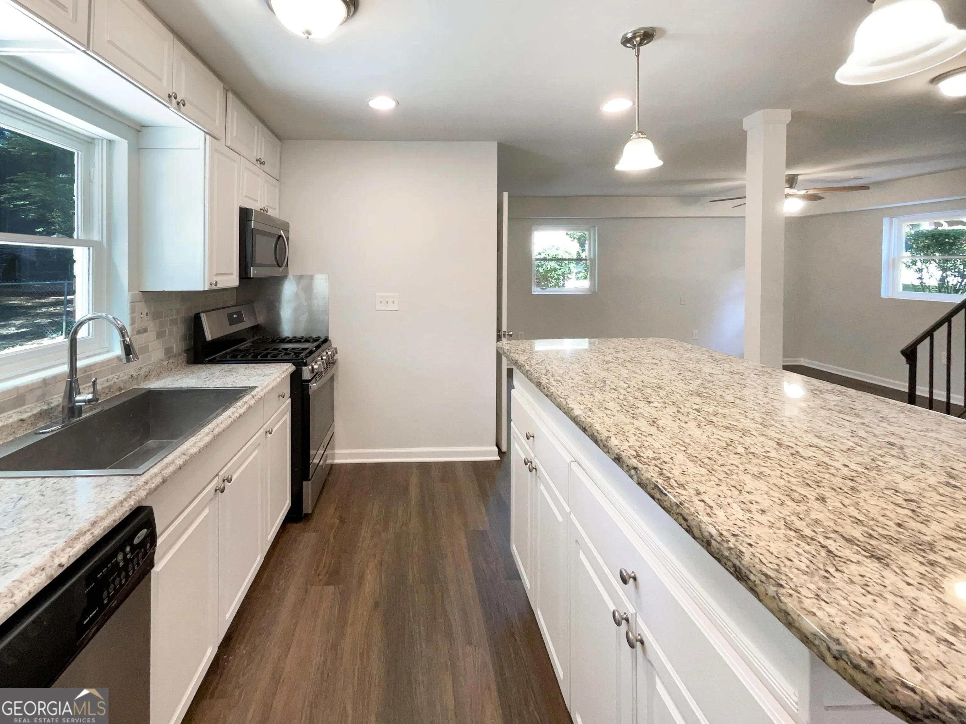 2460 Surrey Trail