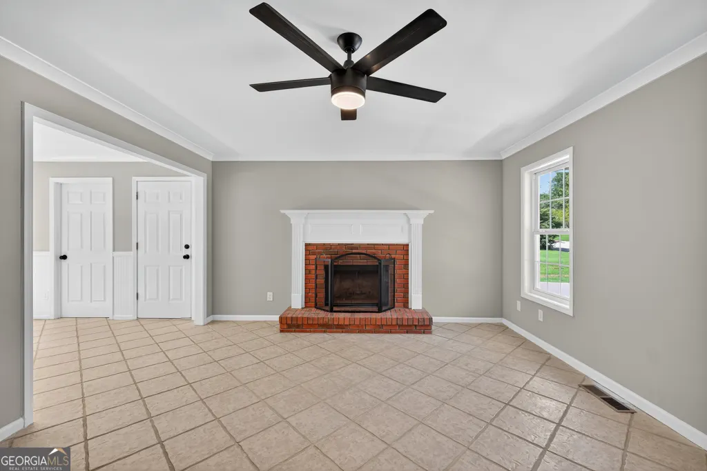 883 Windward Road