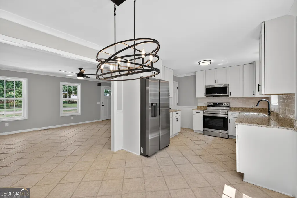 883 Windward Road