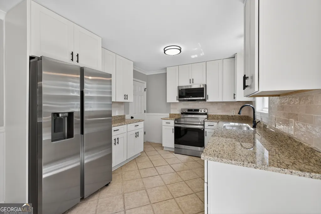 883 Windward Road
