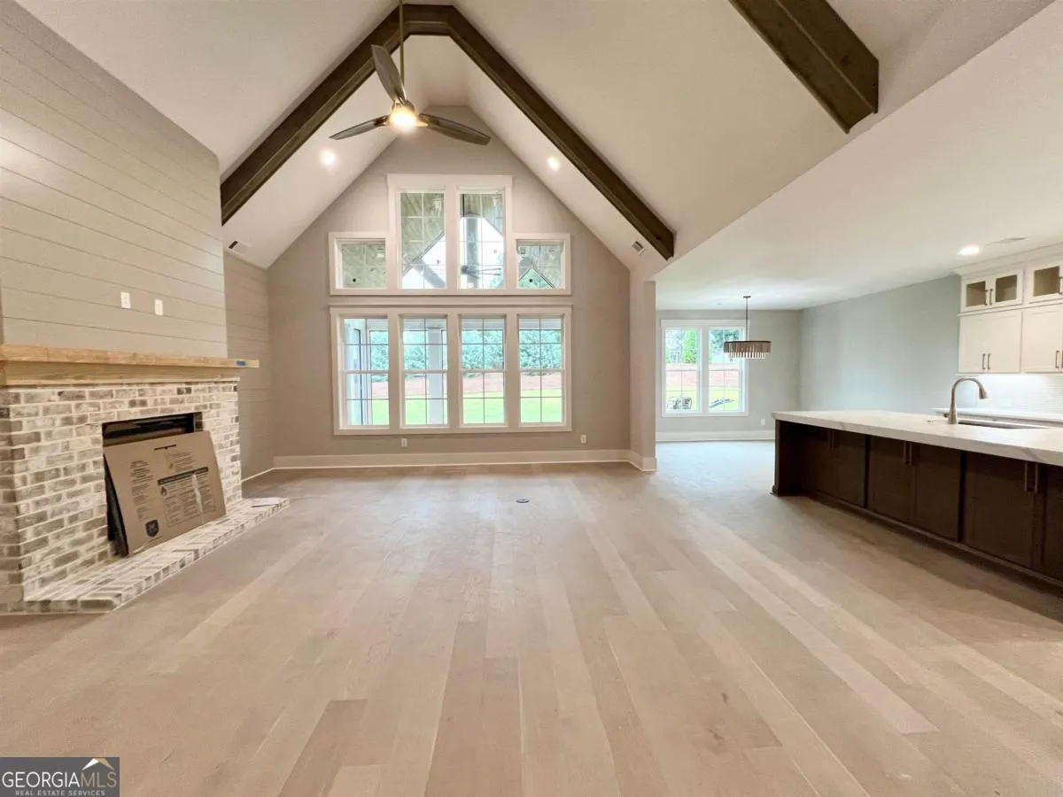 1111 Sunset Bluff