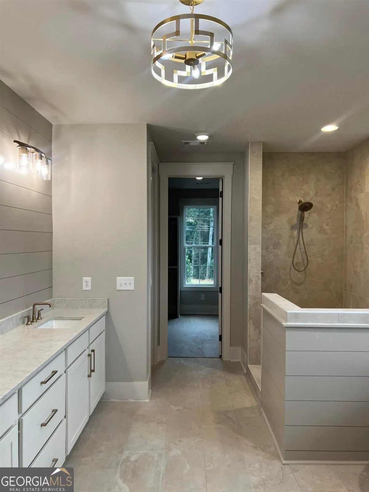 1111 Sunset Bluff
