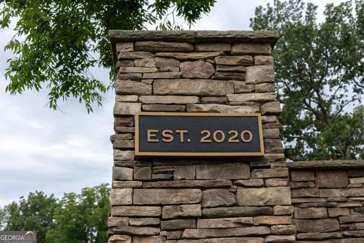 1111 Sunset Bluff