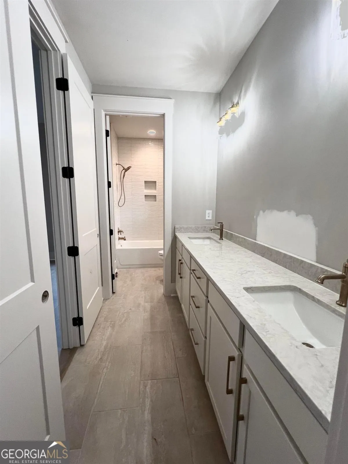 1111 Sunset Bluff