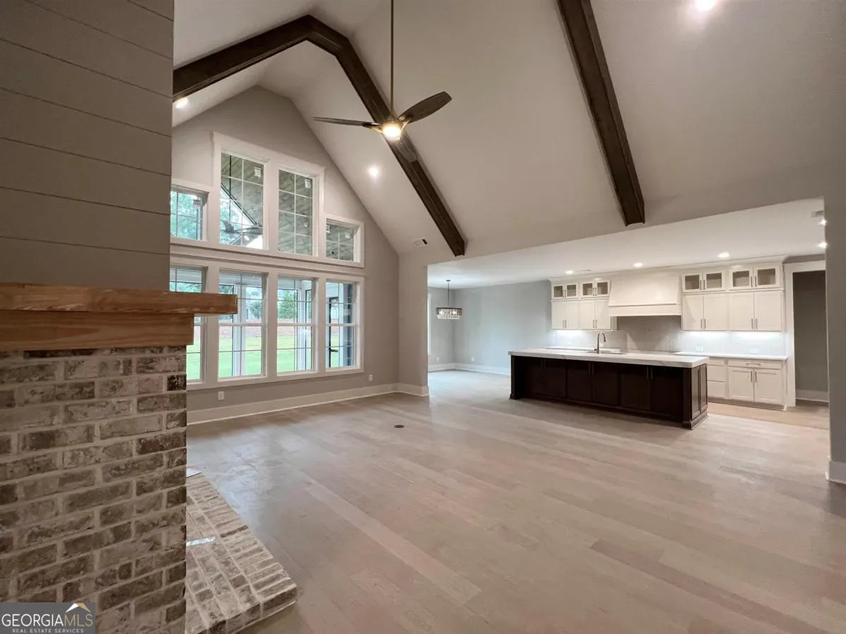 1111 Sunset Bluff