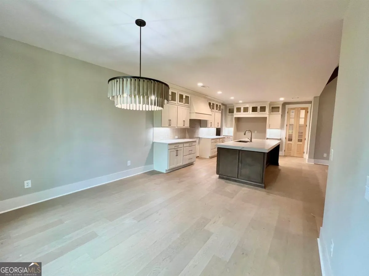 1111 Sunset Bluff