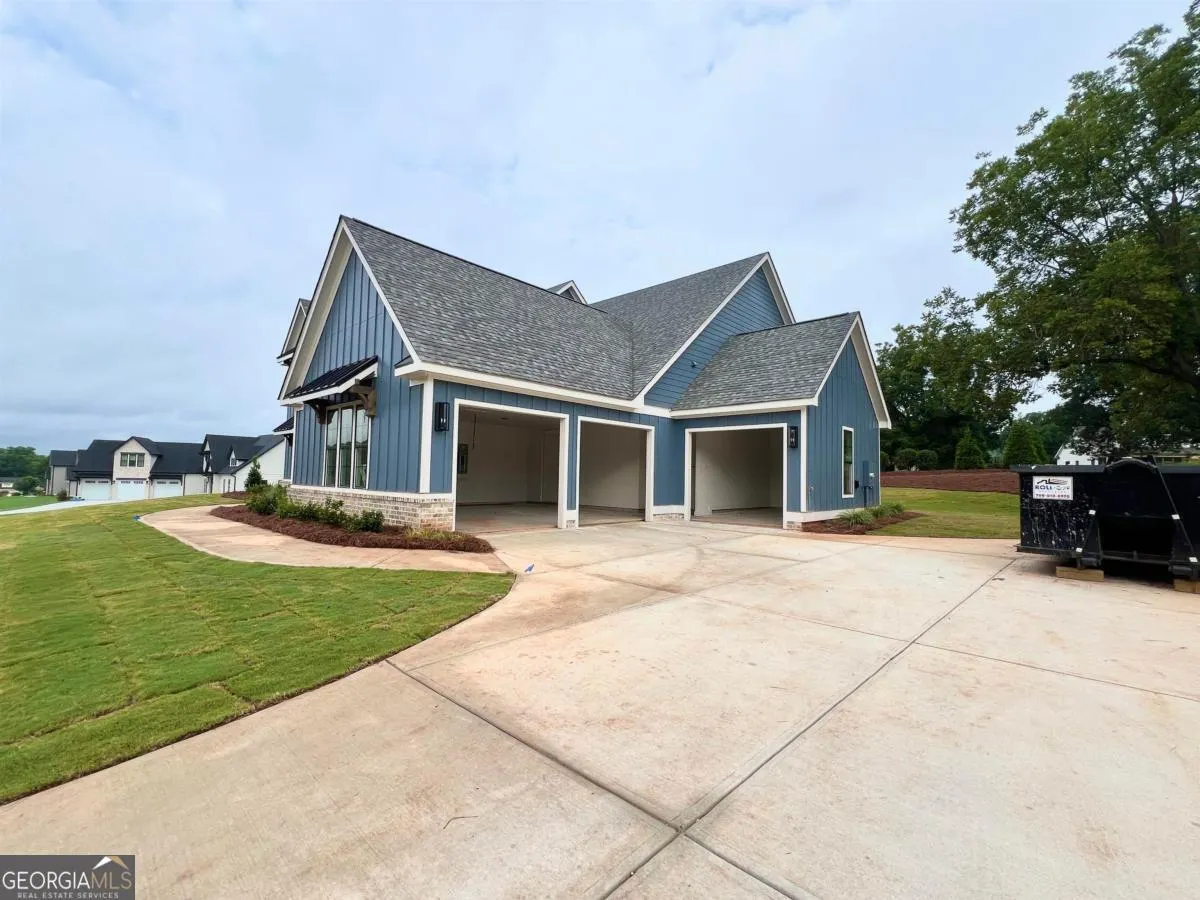 1111 Sunset Bluff