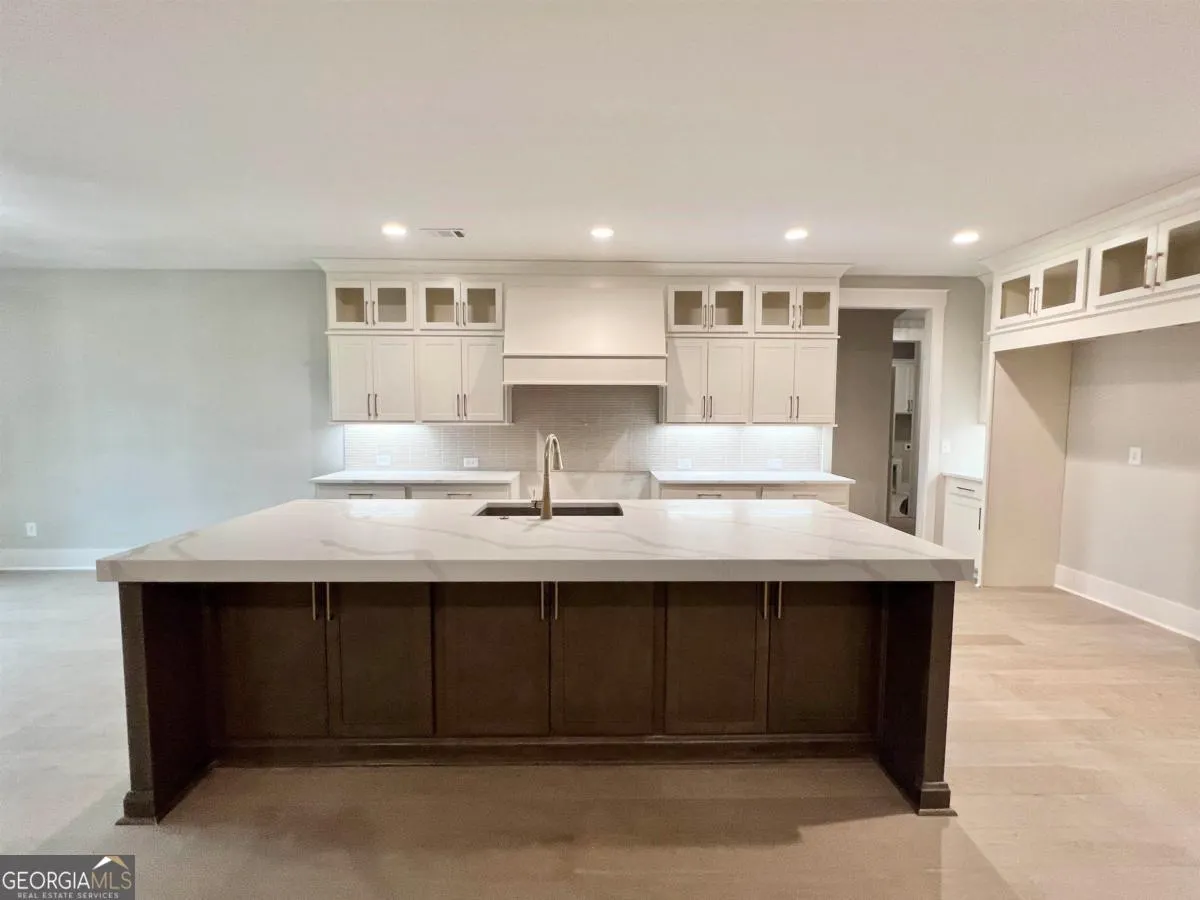 1111 Sunset Bluff