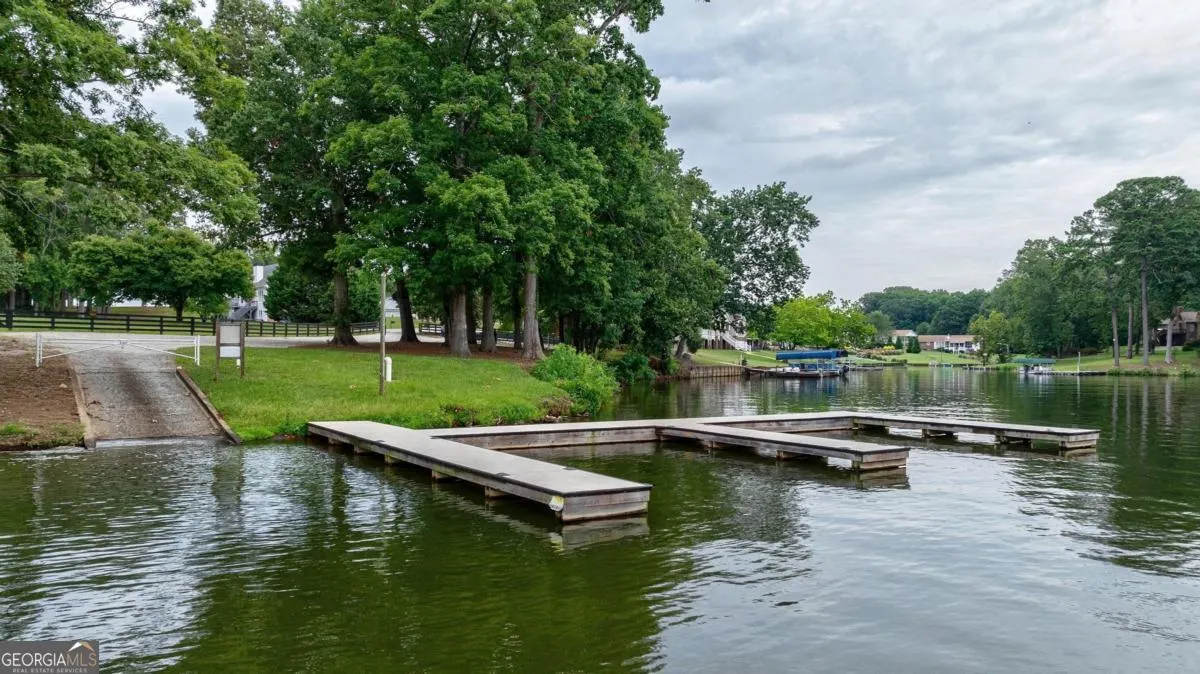 1111 Sunset Bluff